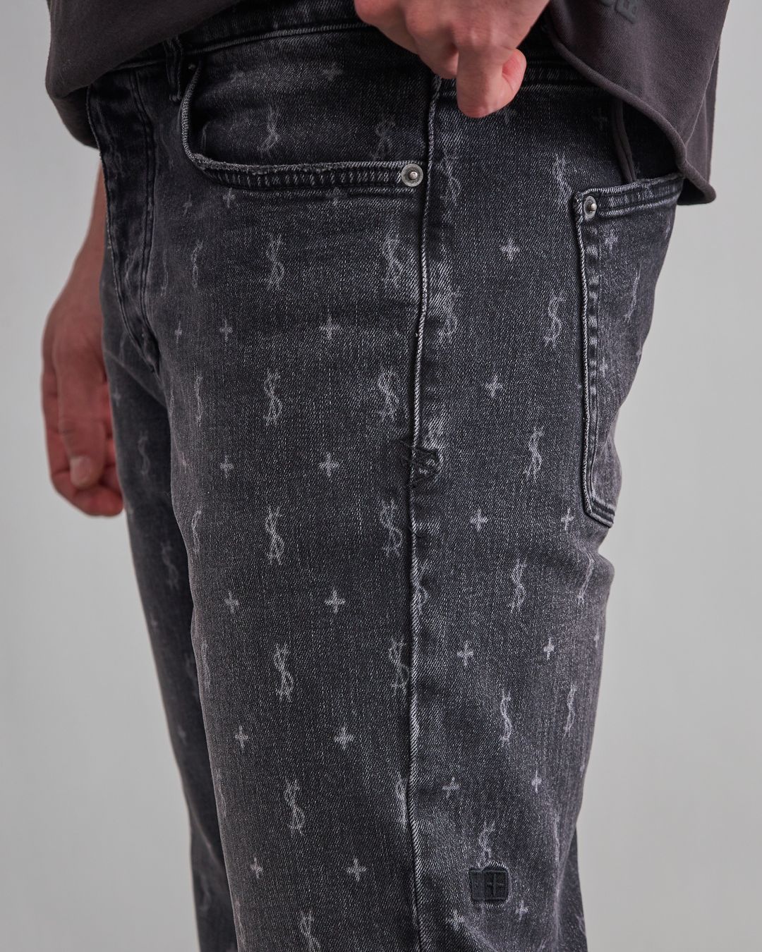 Купить Джинсы KSUBI