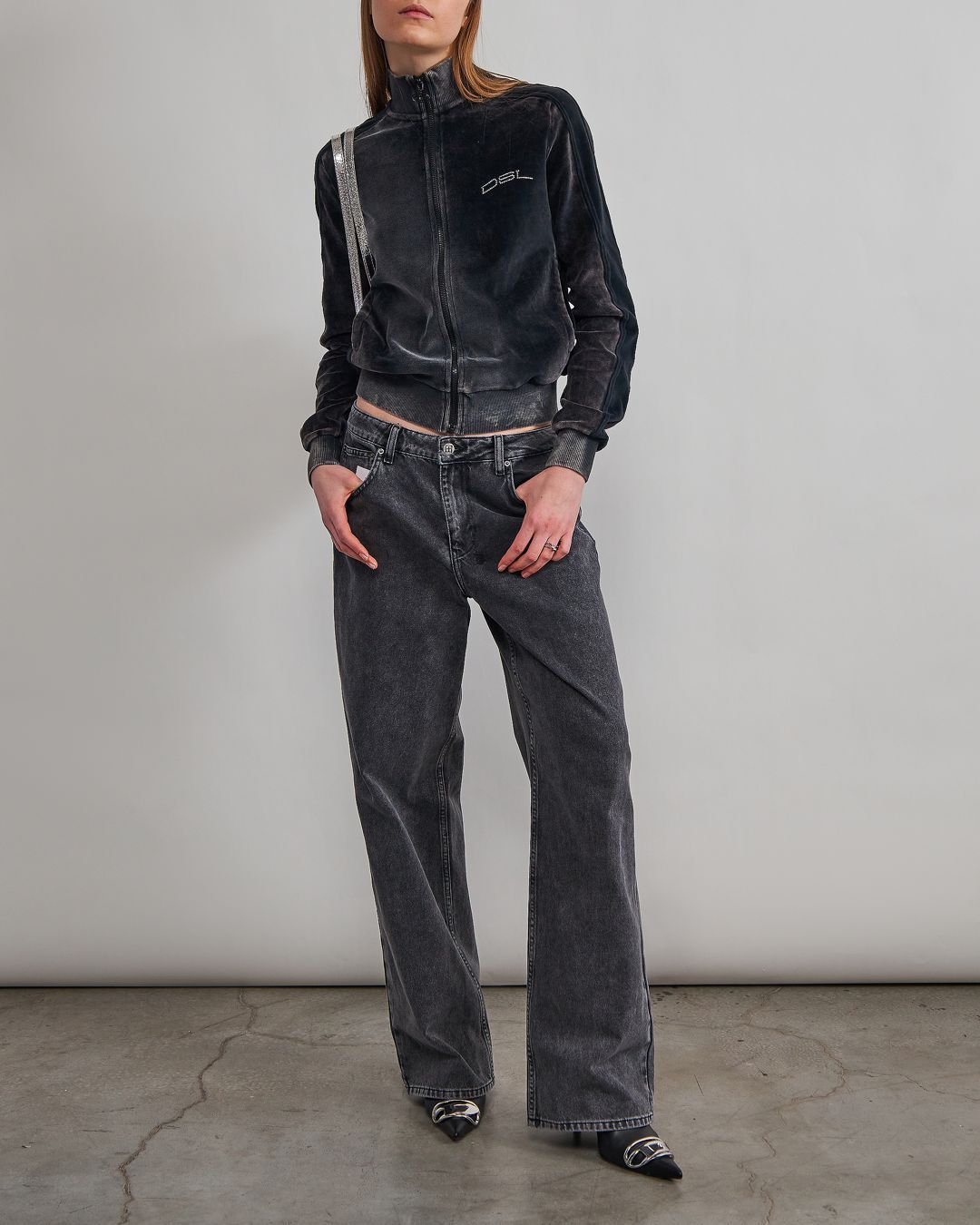 Купить Джинсы KSUBI