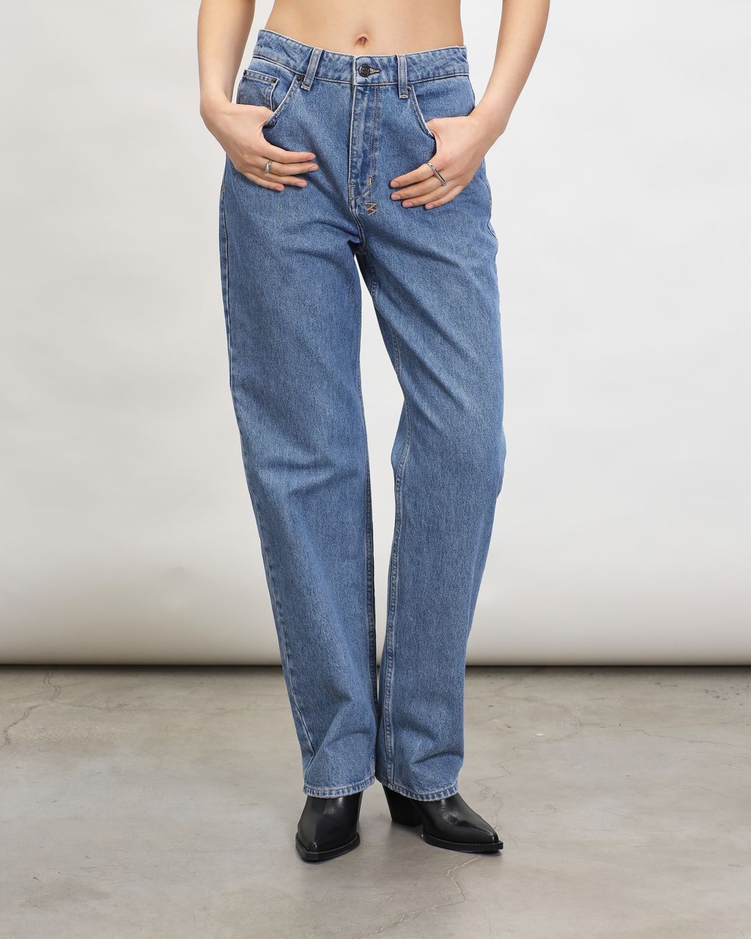 Купить Джинсы KSUBI