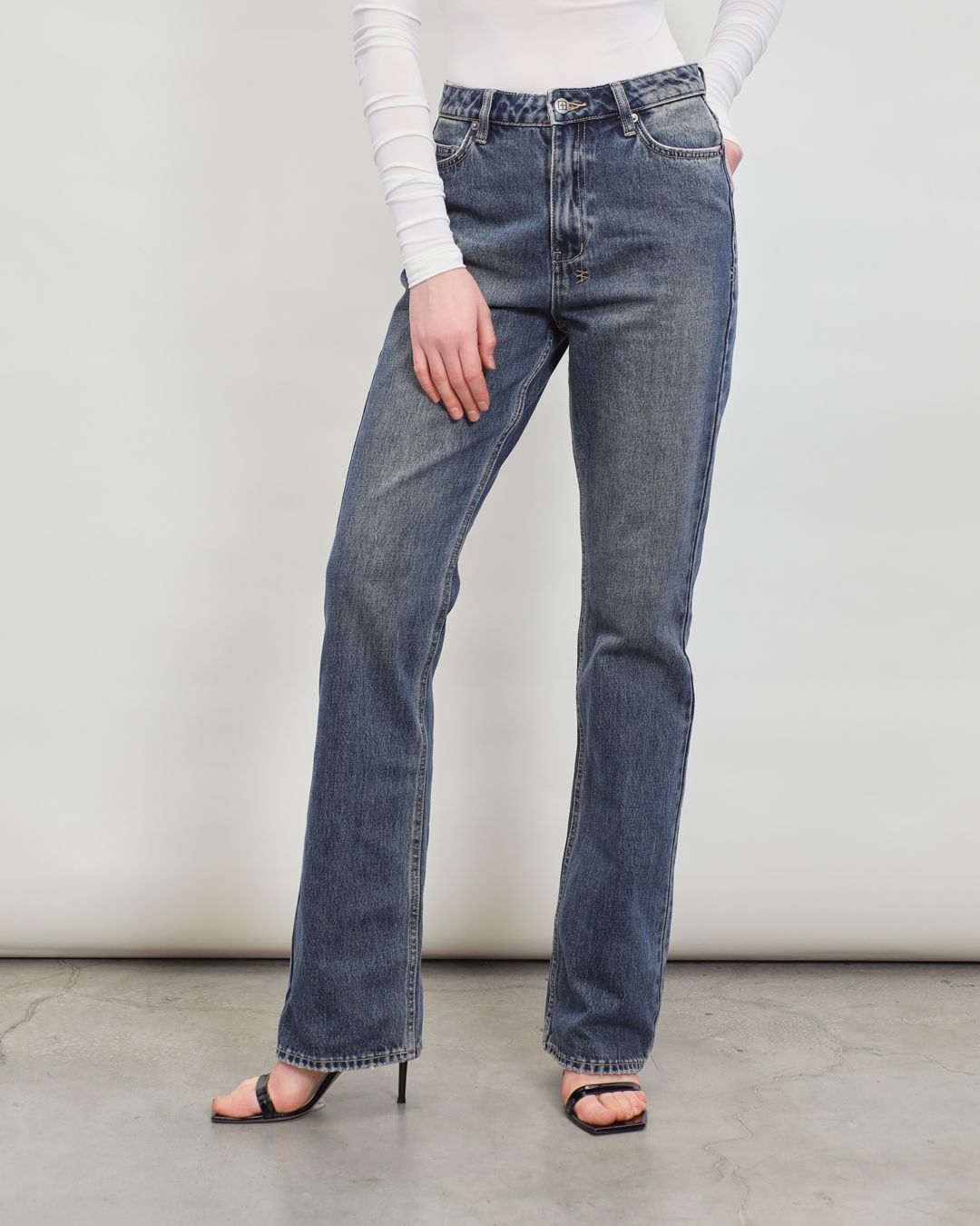 Купить Джинсы KSUBI