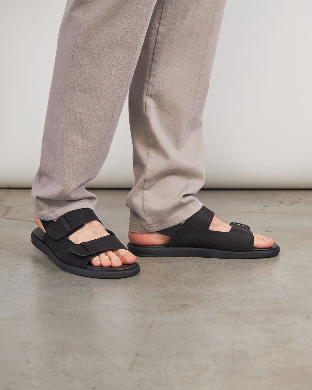 Купить Сандалии DOUCALS