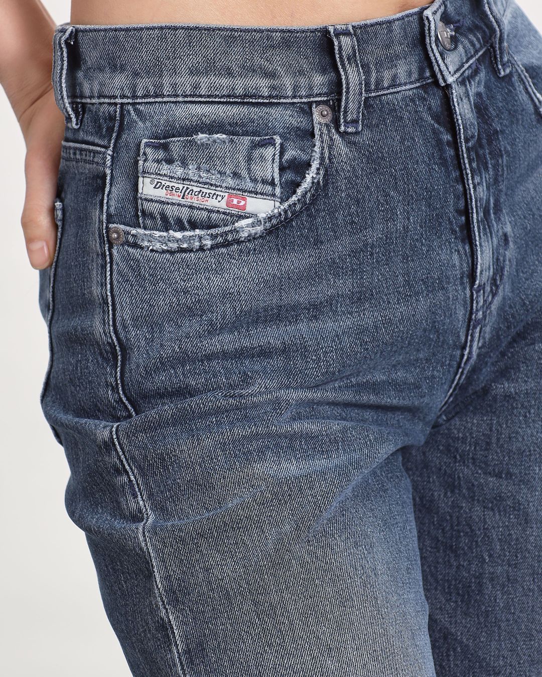 Купить Джинсы DIESEL