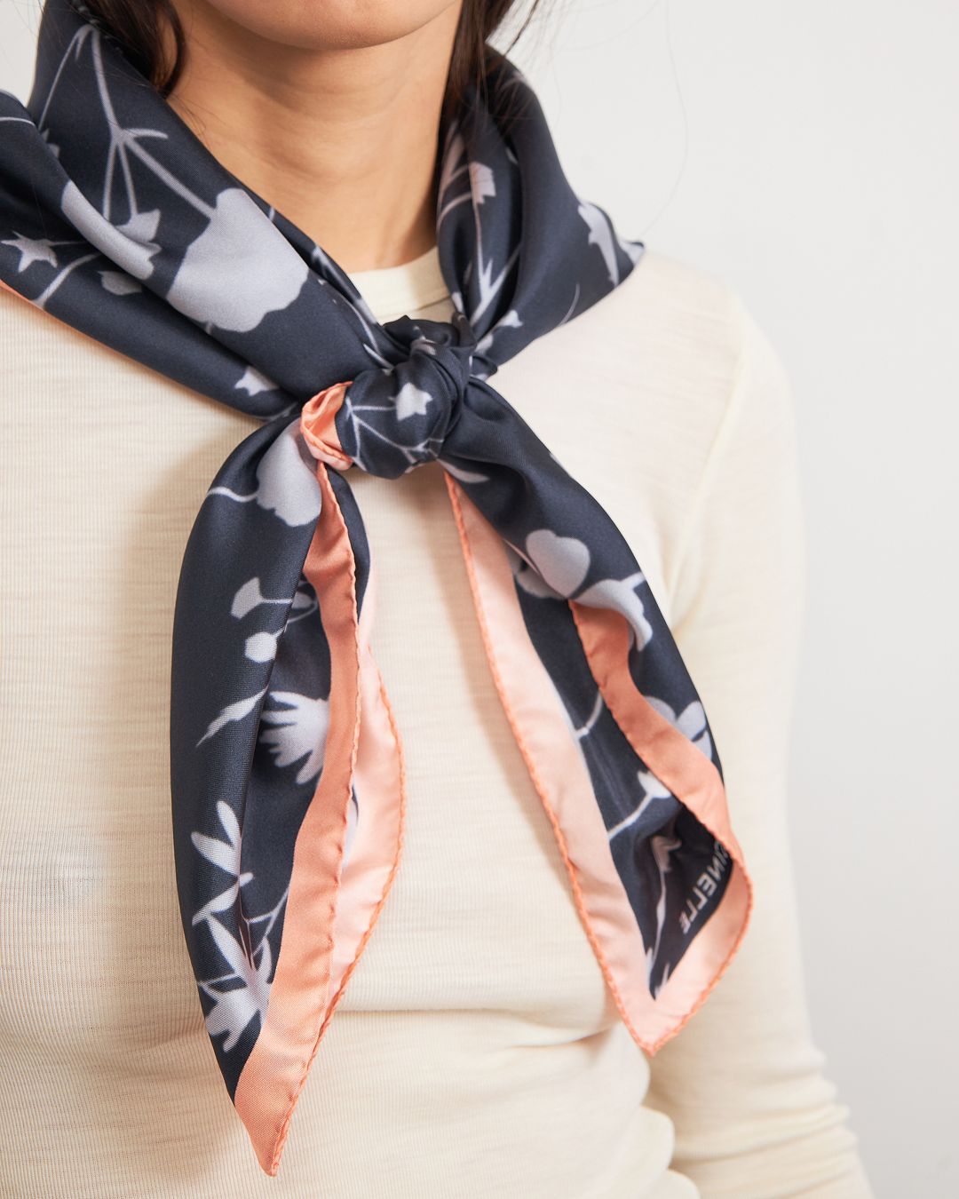 Купить Платок COCCINELLE