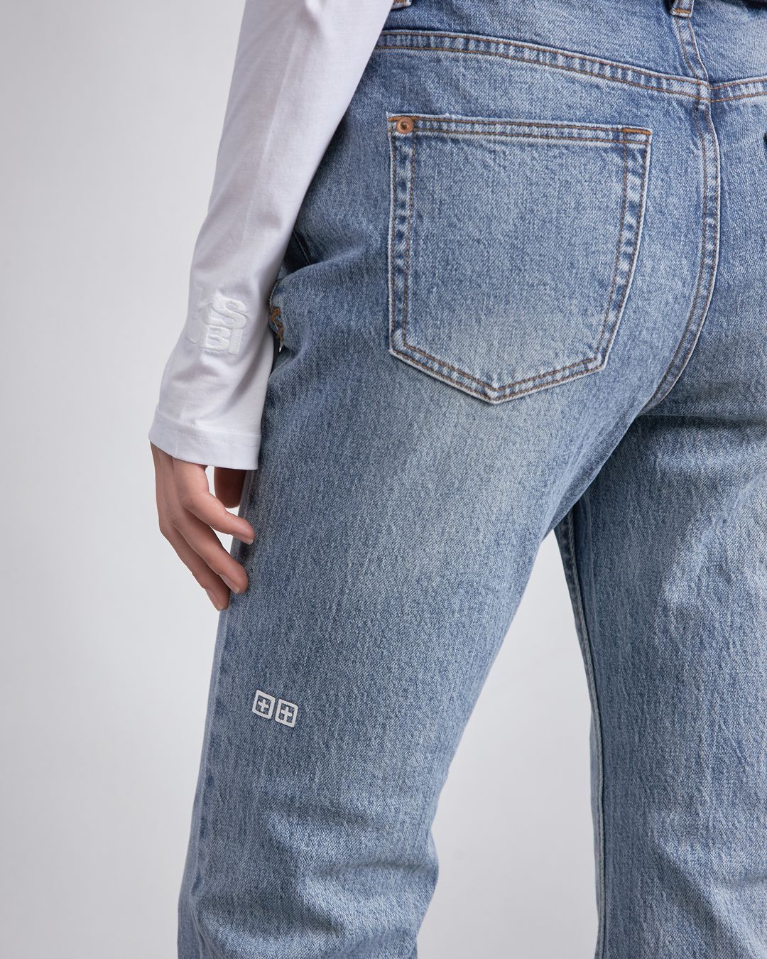 Купить Джинсы KSUBI