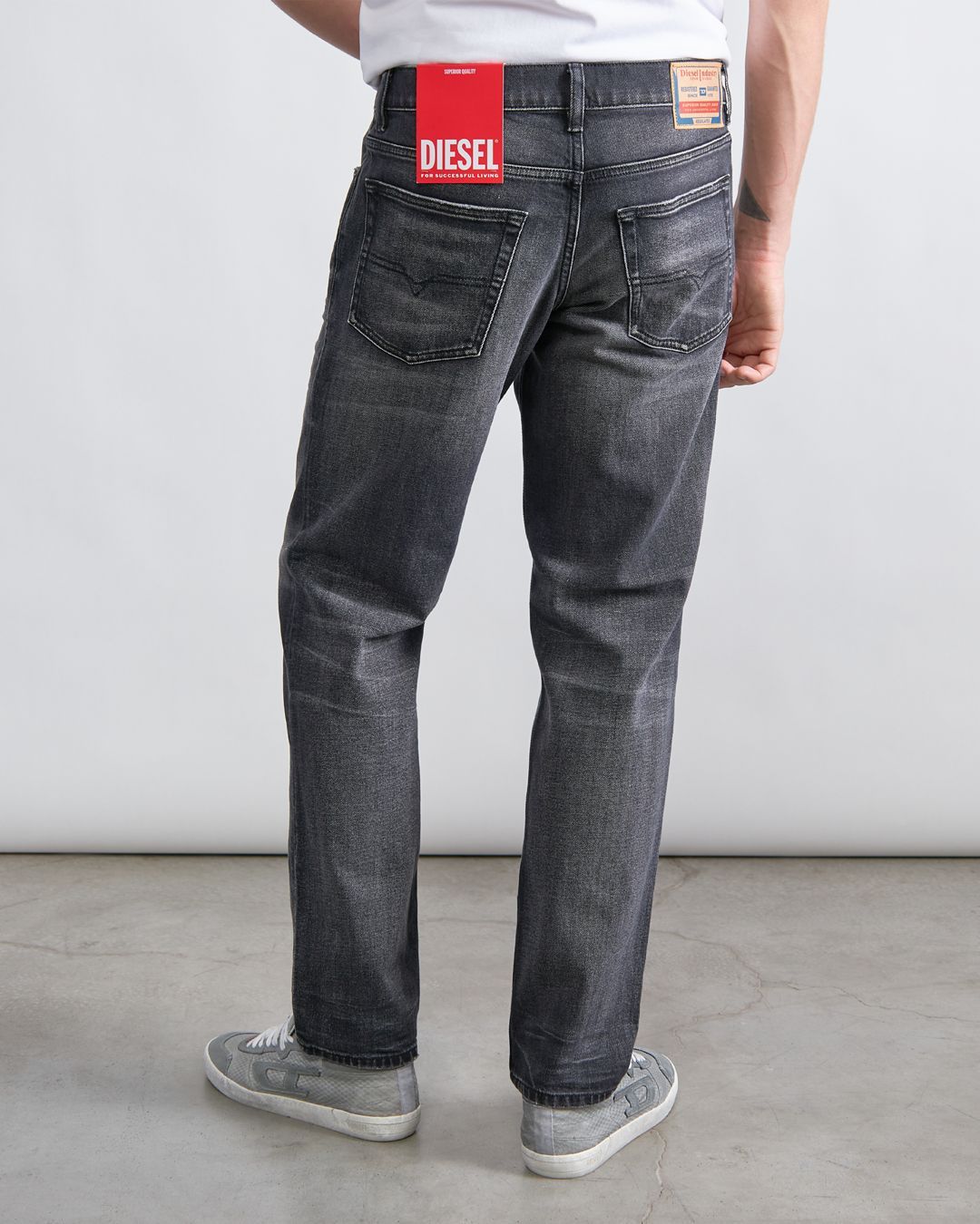 Купить Джинсы DIESEL