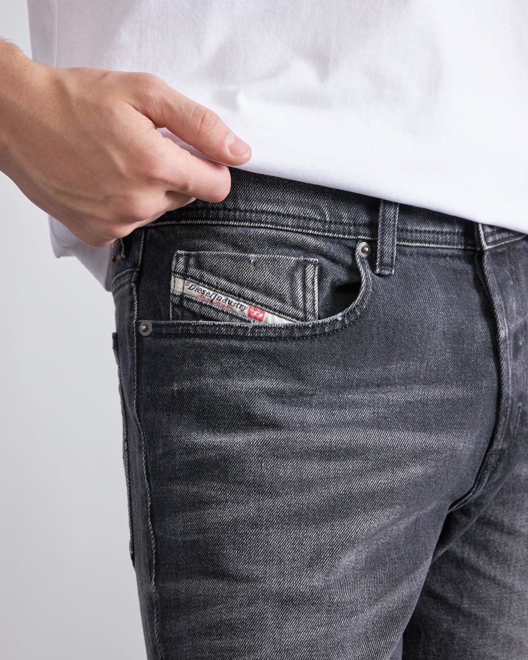 Купить Джинсы DIESEL