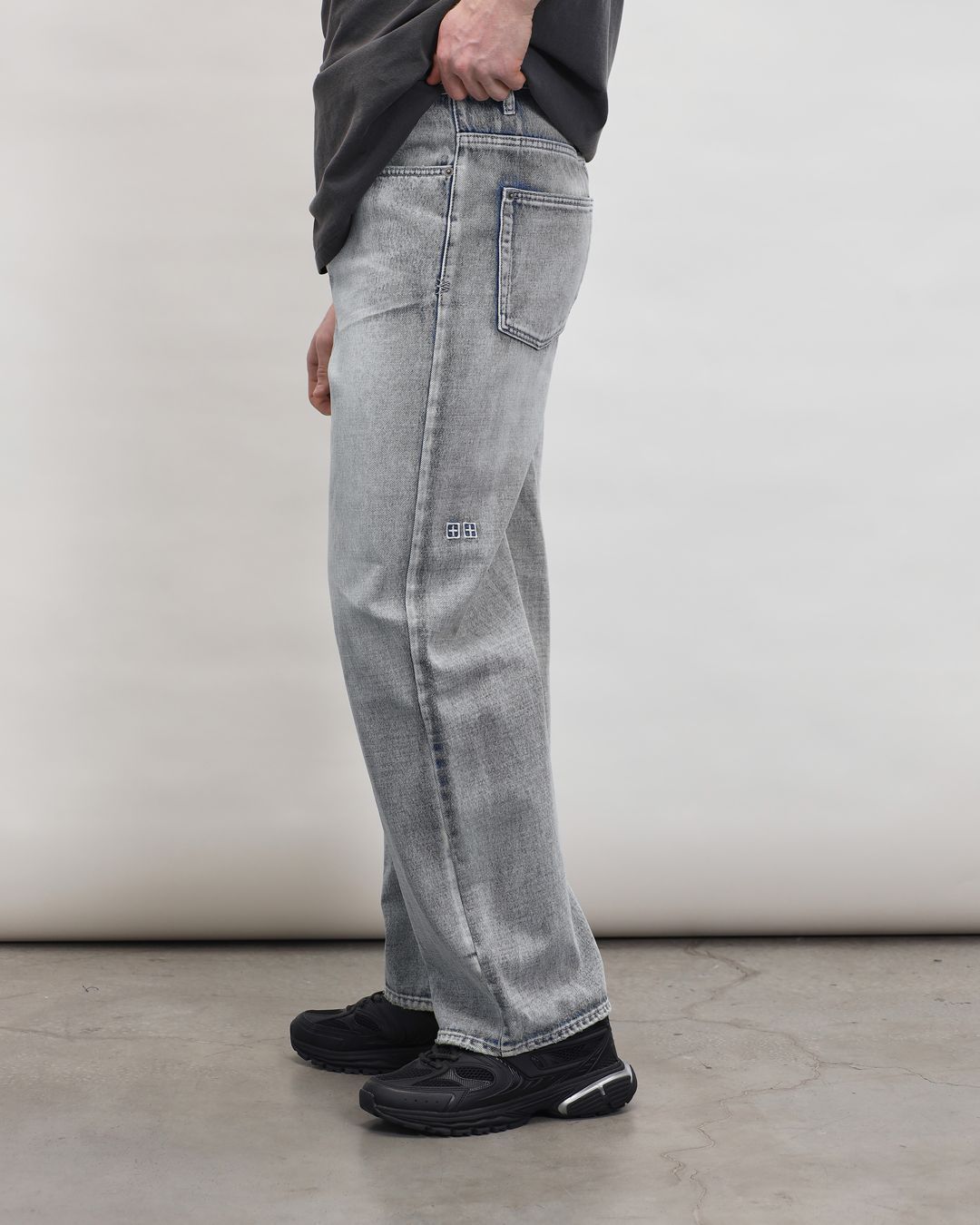 Купить Джинсы KSUBI