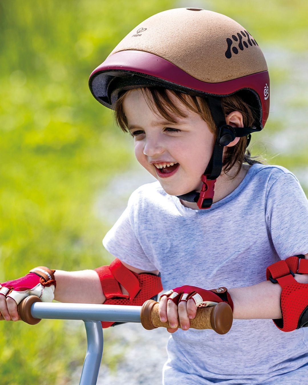 Купить Детский спортивный защитный шлем красный HAPE