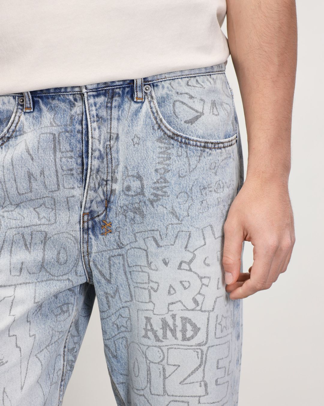 Купить Джинсы KSUBI