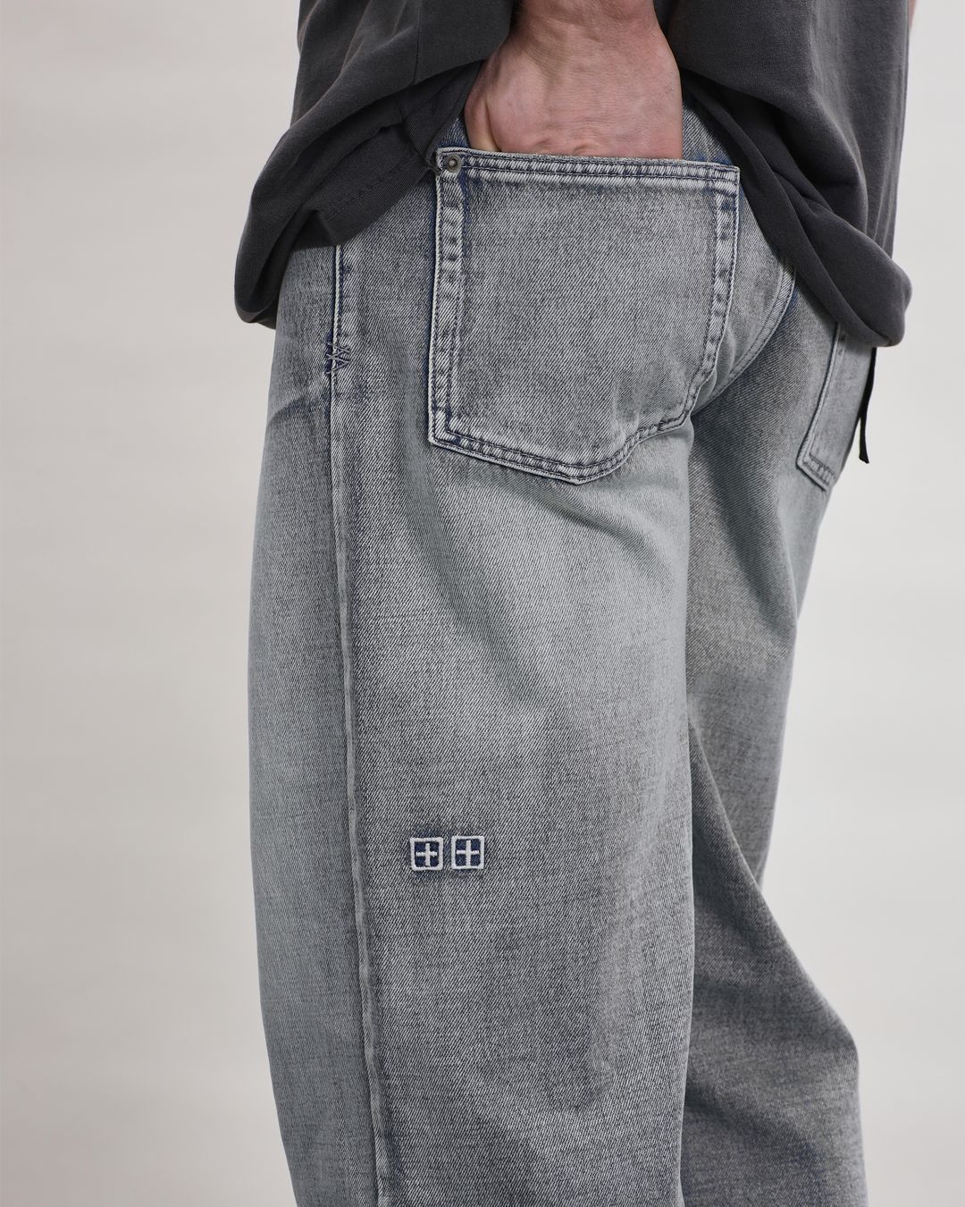 Купить Джинсы KSUBI