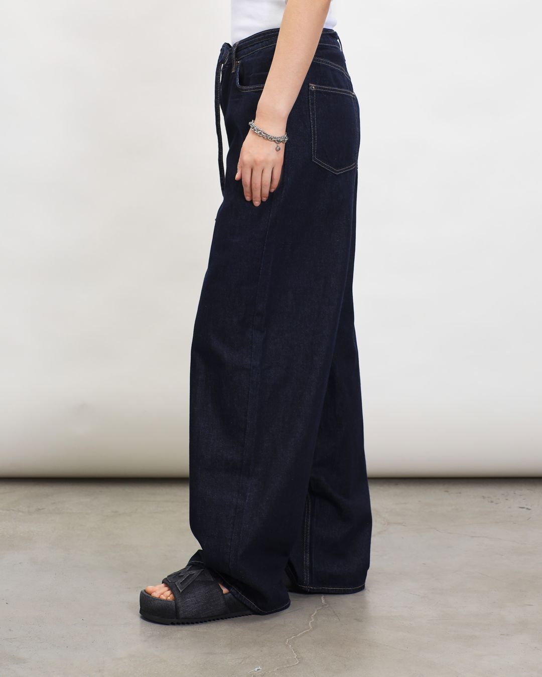 Купить Джинсы KSUBI