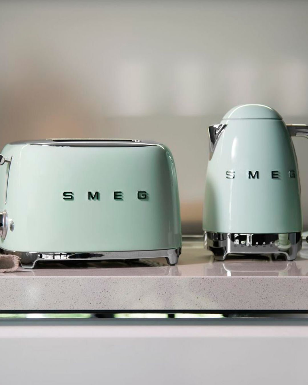 Купить Чайник с регулируемой температурой пастельный зеле SMEG