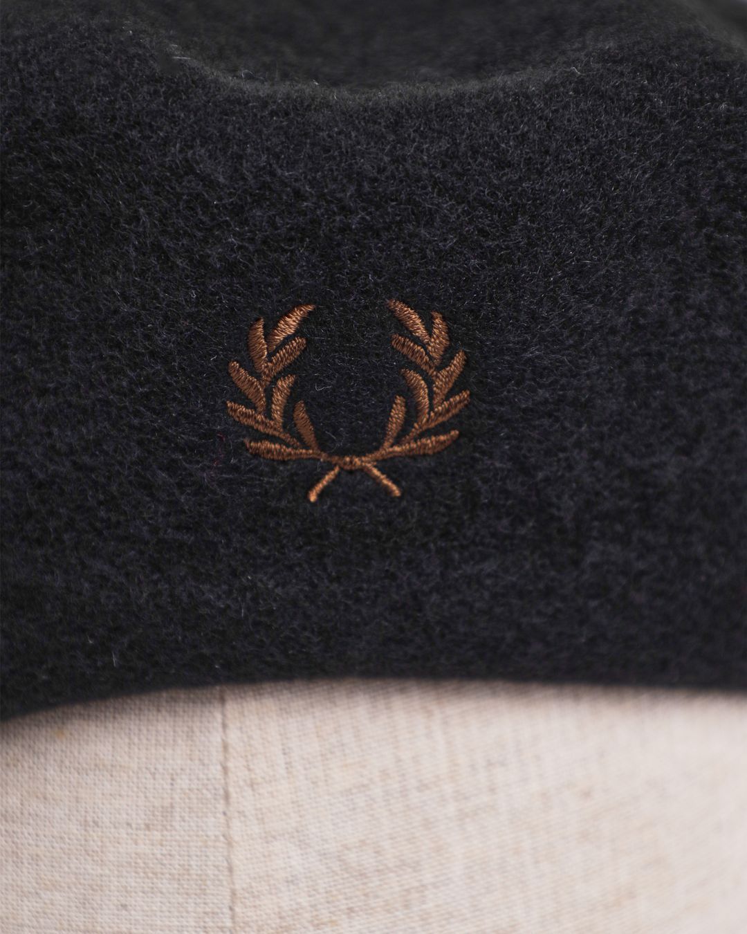 Купить Берет FRED PERRY