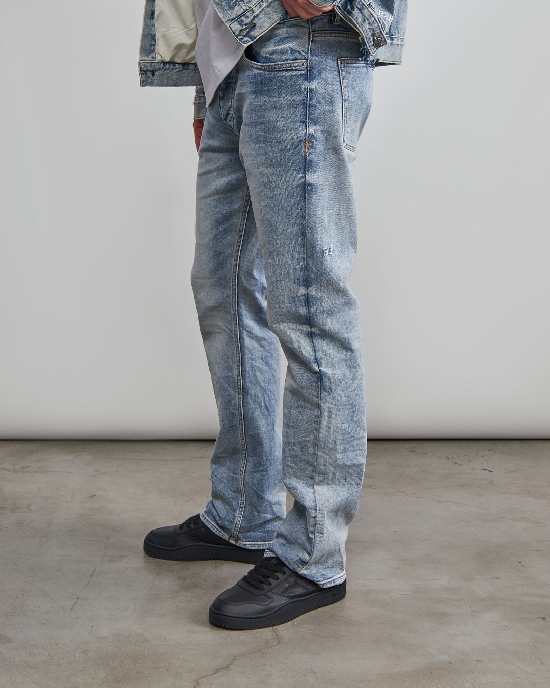 Купить Джинсы KSUBI