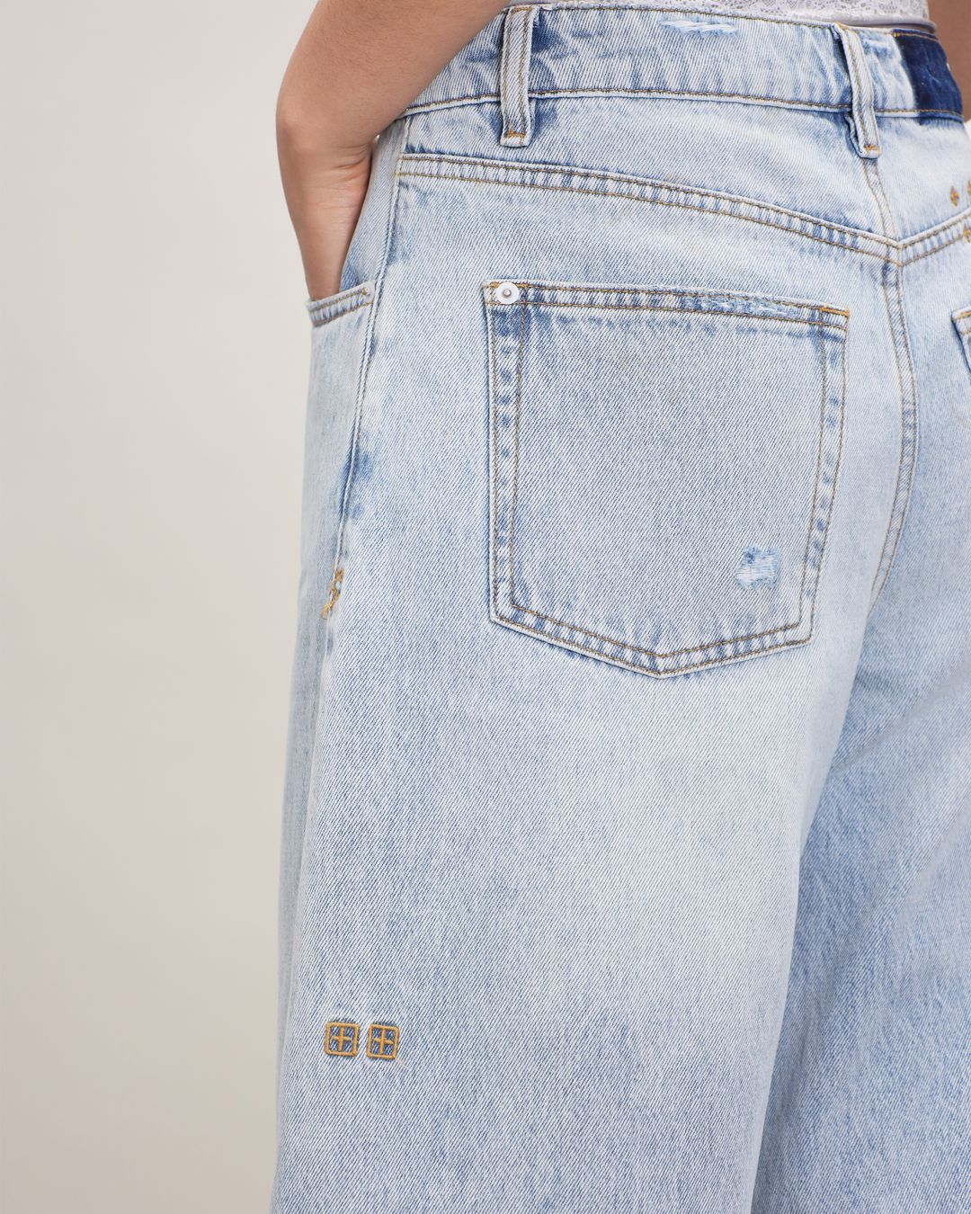 Купить Джинсы KSUBI