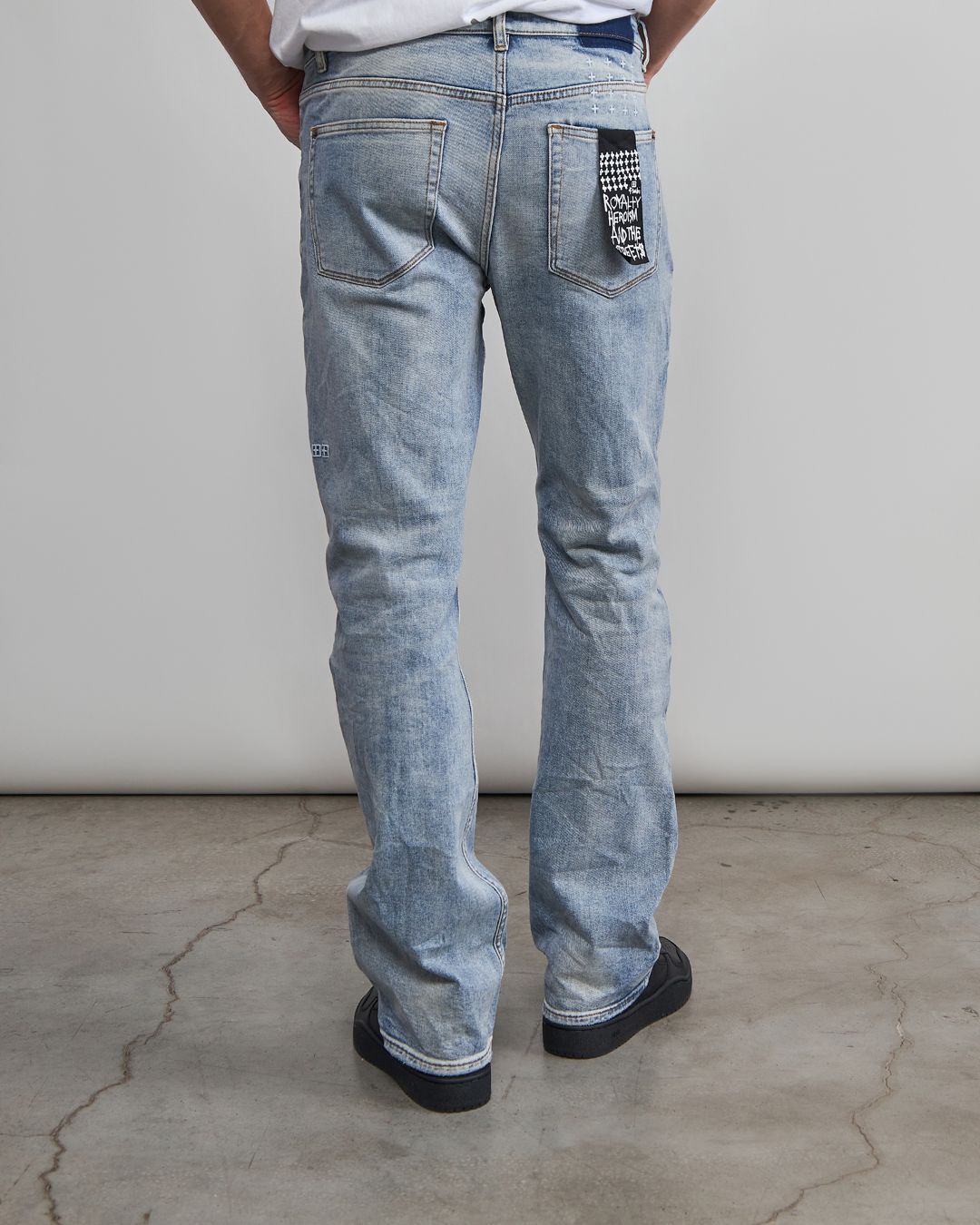 Купить Джинсы KSUBI