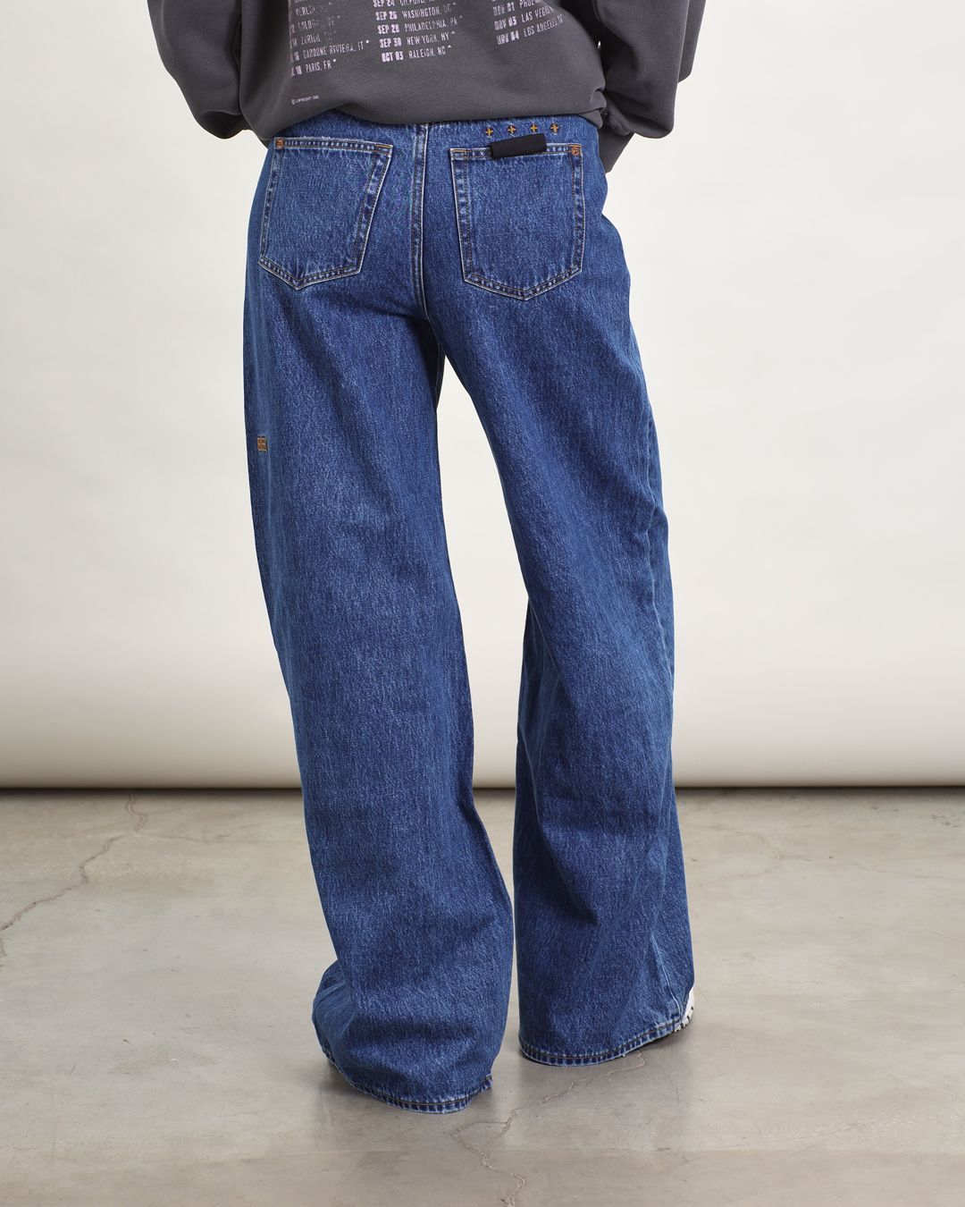 Купить Джинсы KSUBI