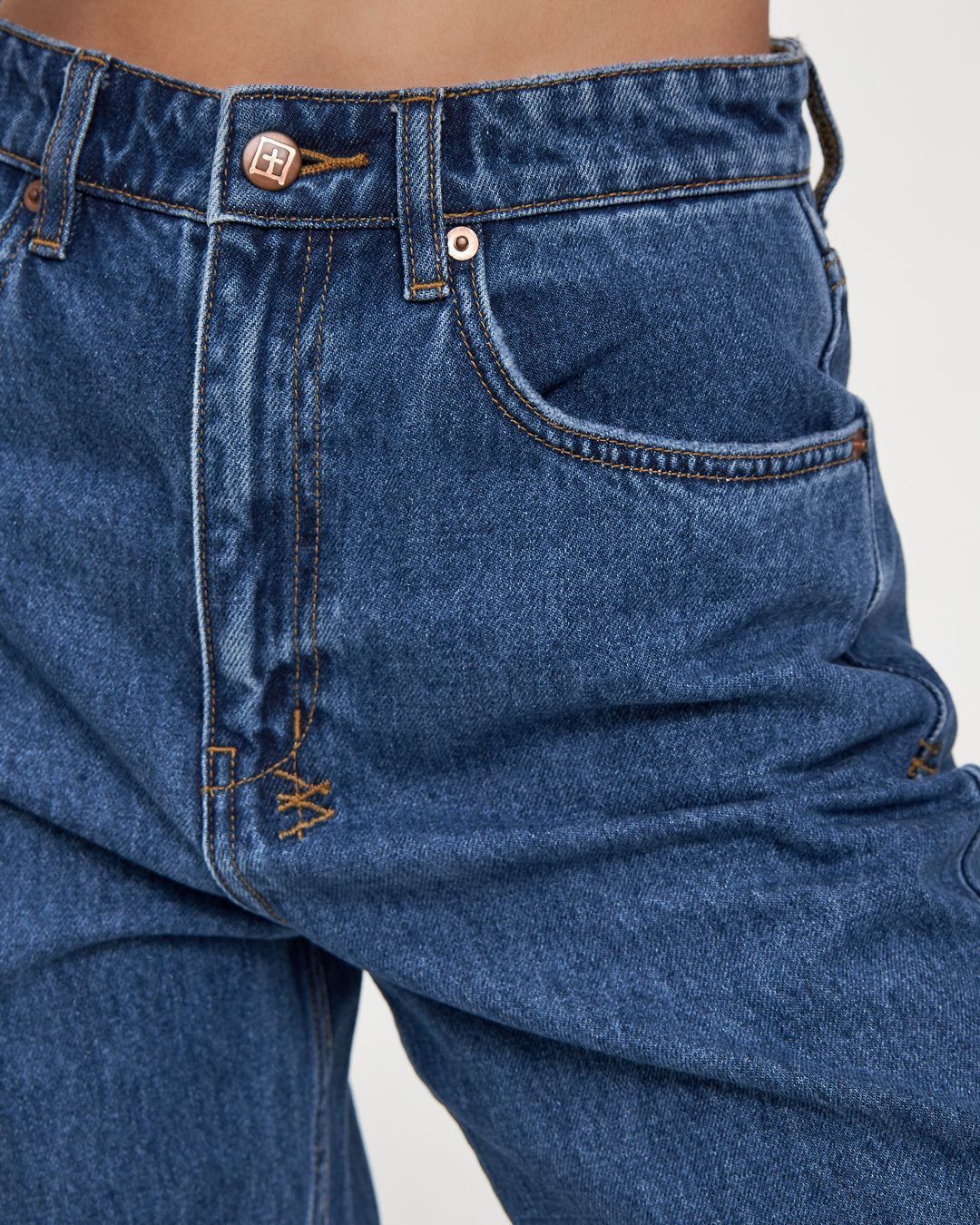 Купить Джинсы KSUBI