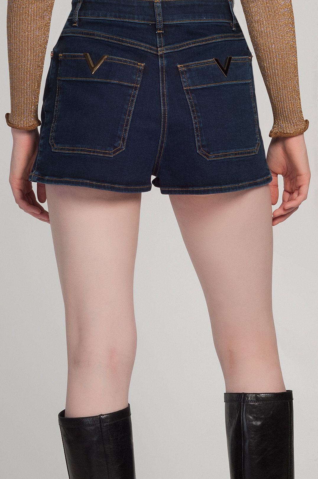 Купить Шорты VALENTINO