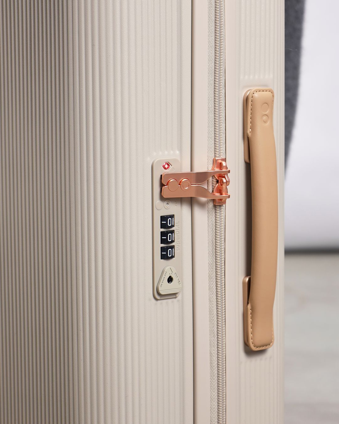 Купить Чемодан ECHOLAC