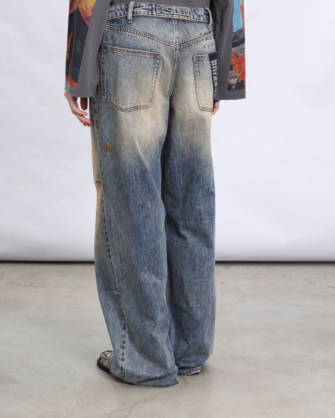 Купить Джинсы KSUBI