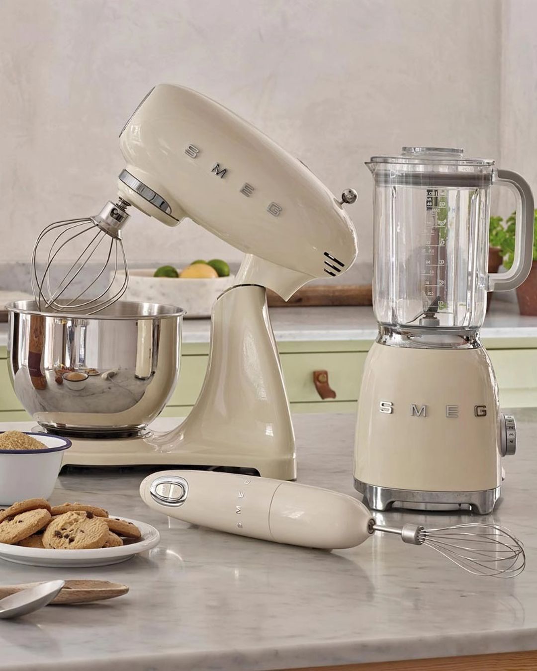 Купить Планетарный миксер кремовый, 4.8л 3 насадки SMEG