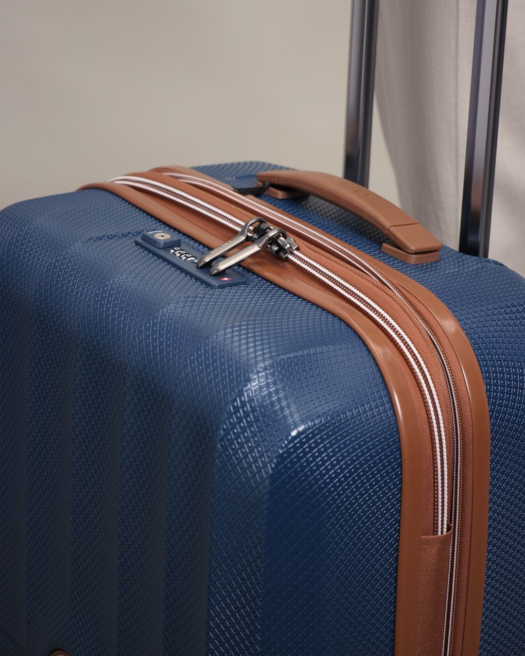 Купить Чемодан DELSEY