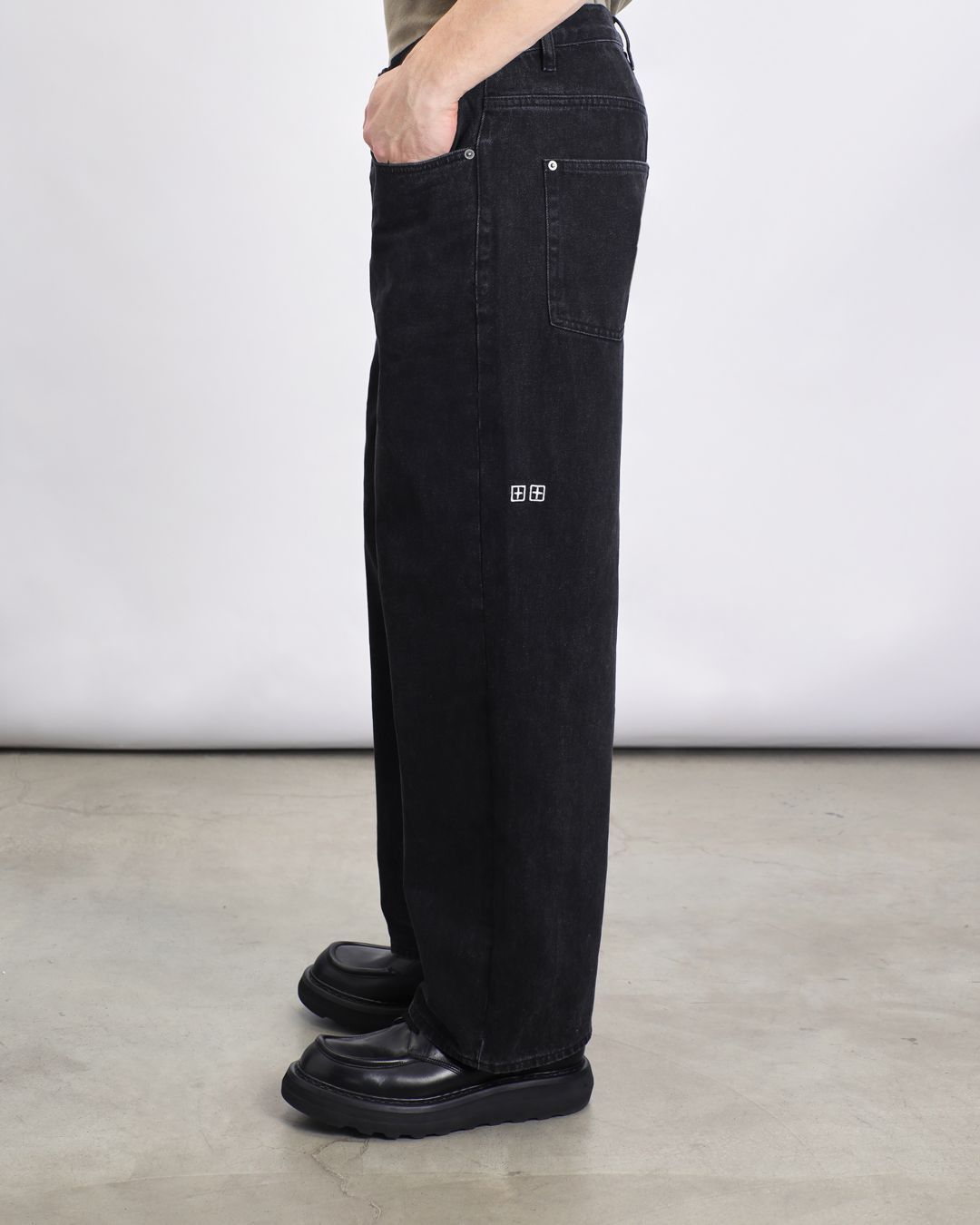 Купить Джинсы KSUBI