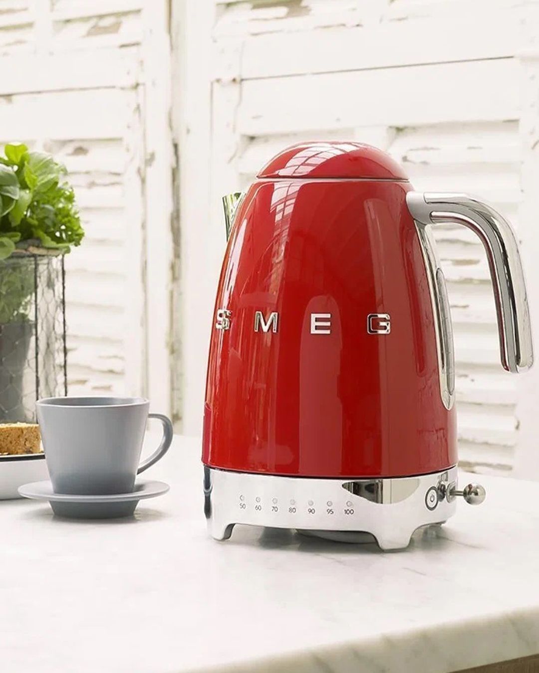 Купить Чайник с регулируемой температурой красный SMEG