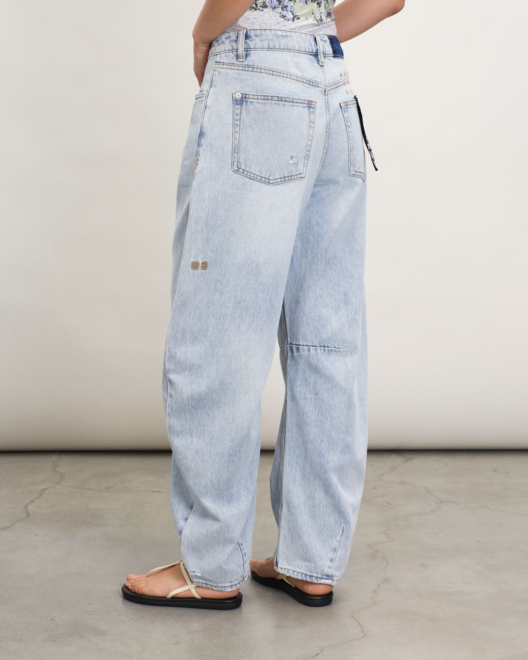 Купить Джинсы KSUBI