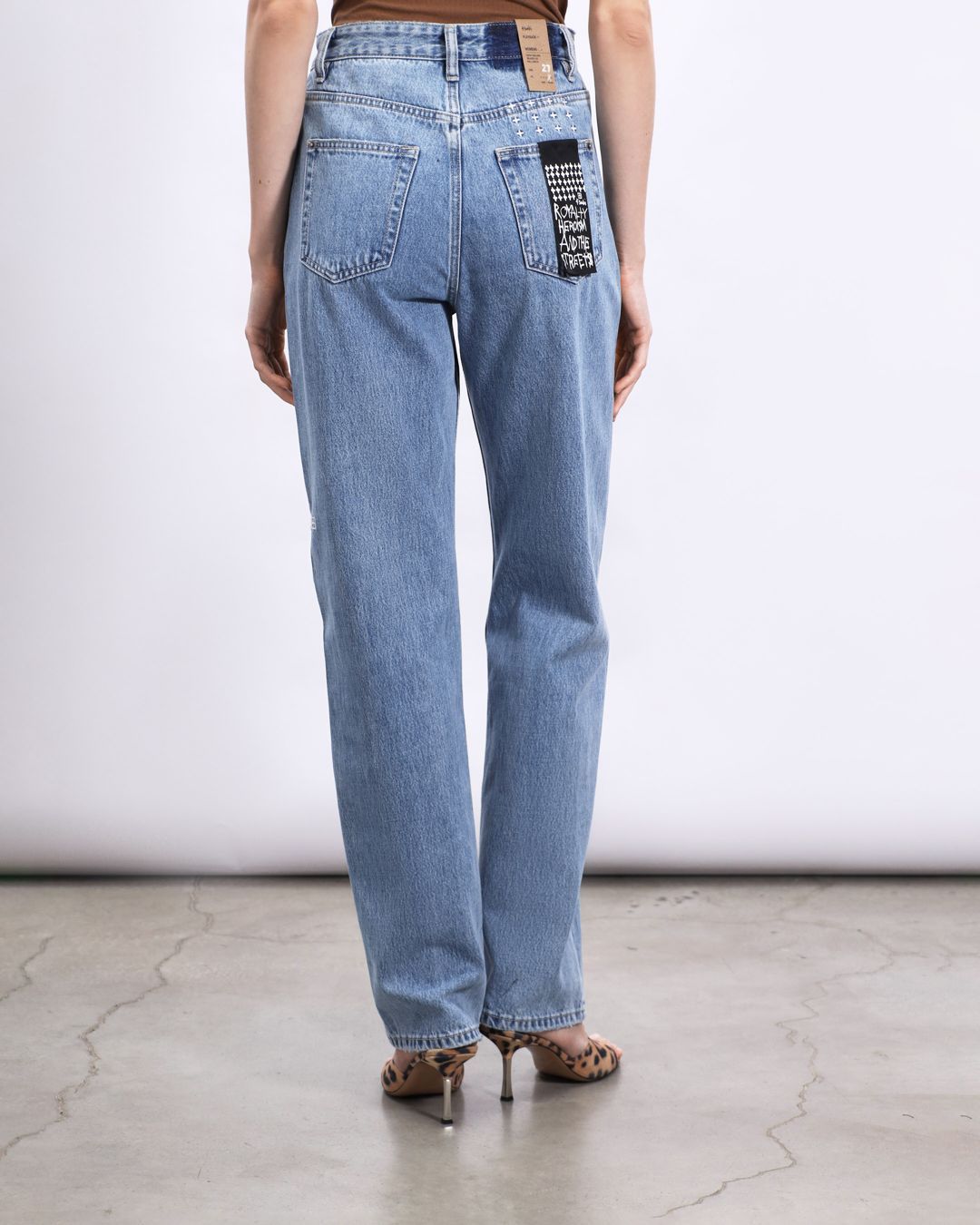 Купить Джинсы KSUBI