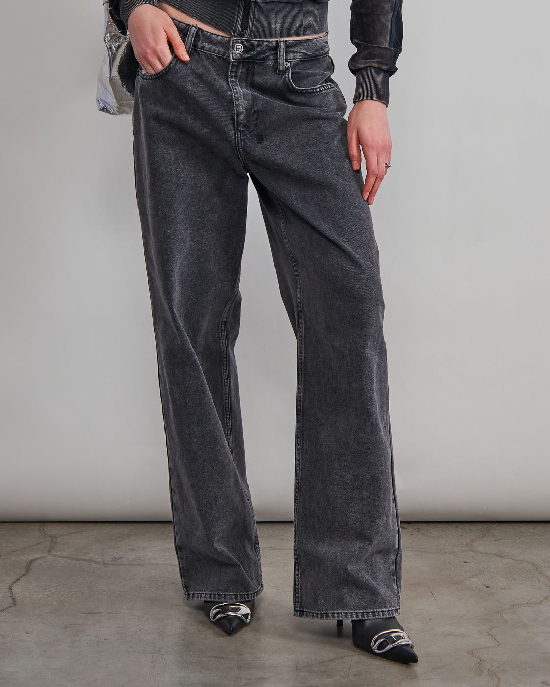 Купить Джинсы KSUBI