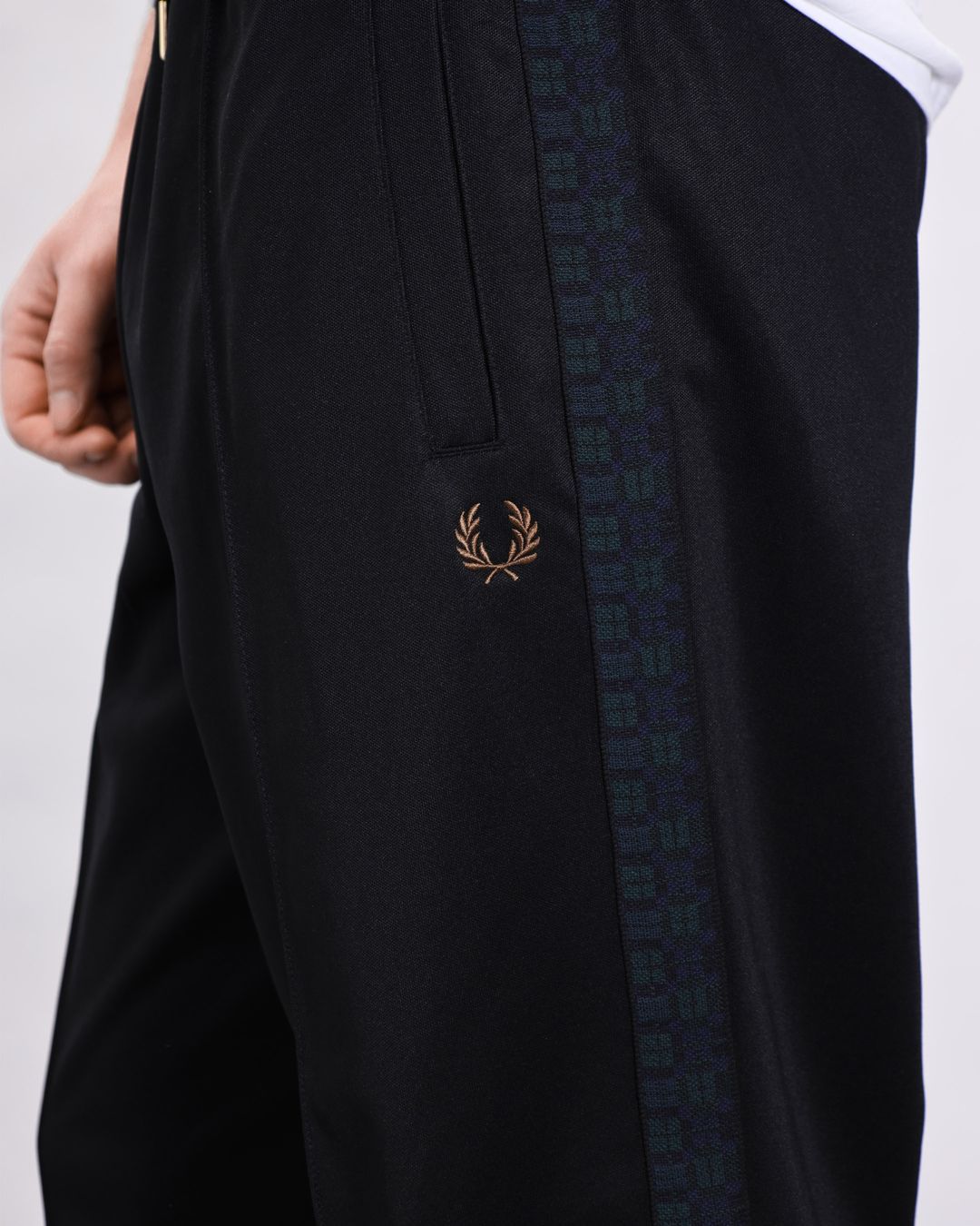 Купить Брюки FRED PERRY