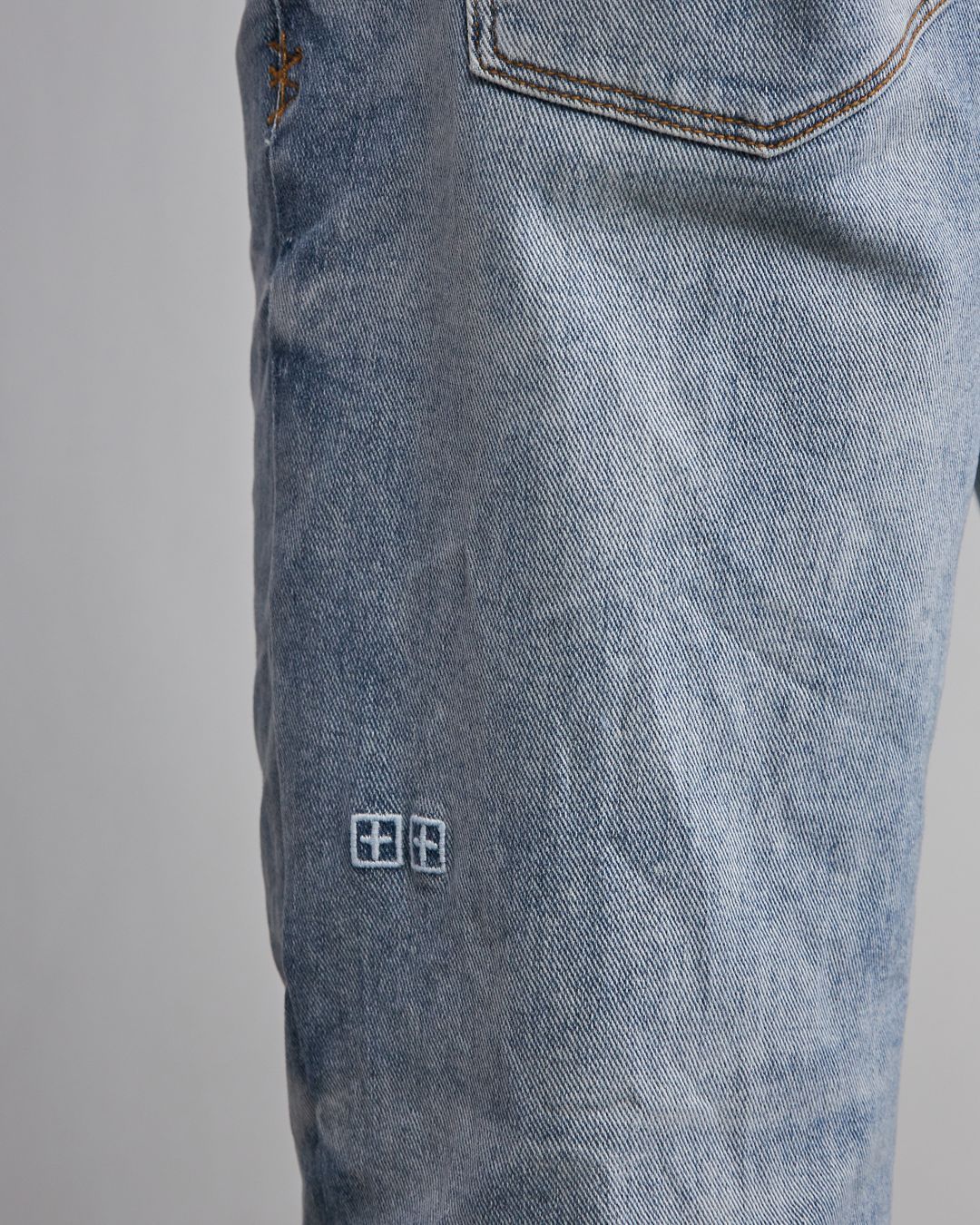 Купить Джинсы KSUBI