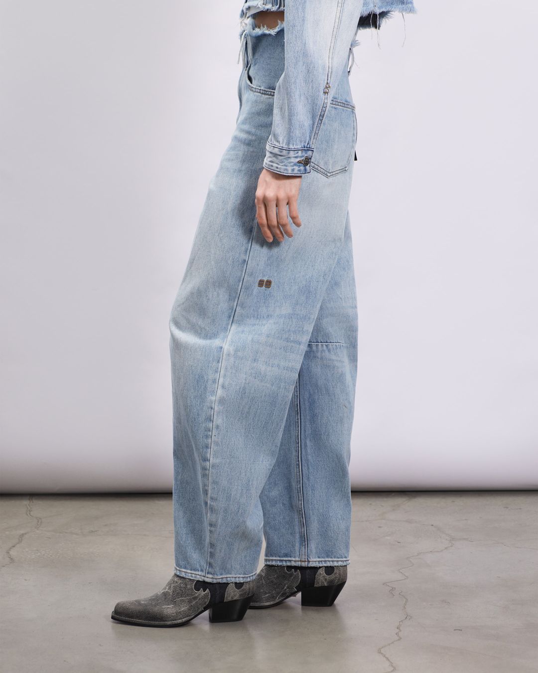 Купить Джинсы KSUBI