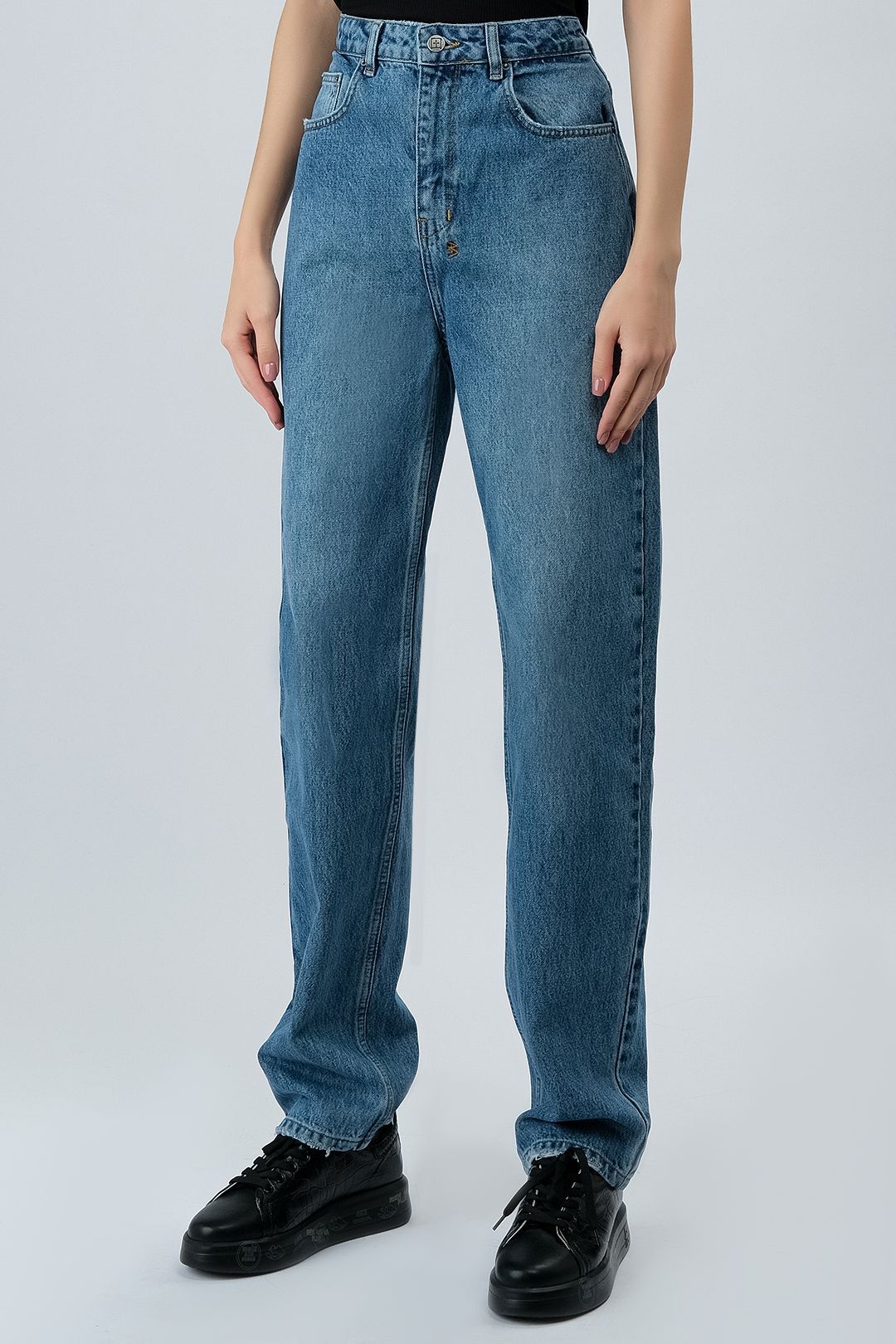 Купить Джинсы KSUBI