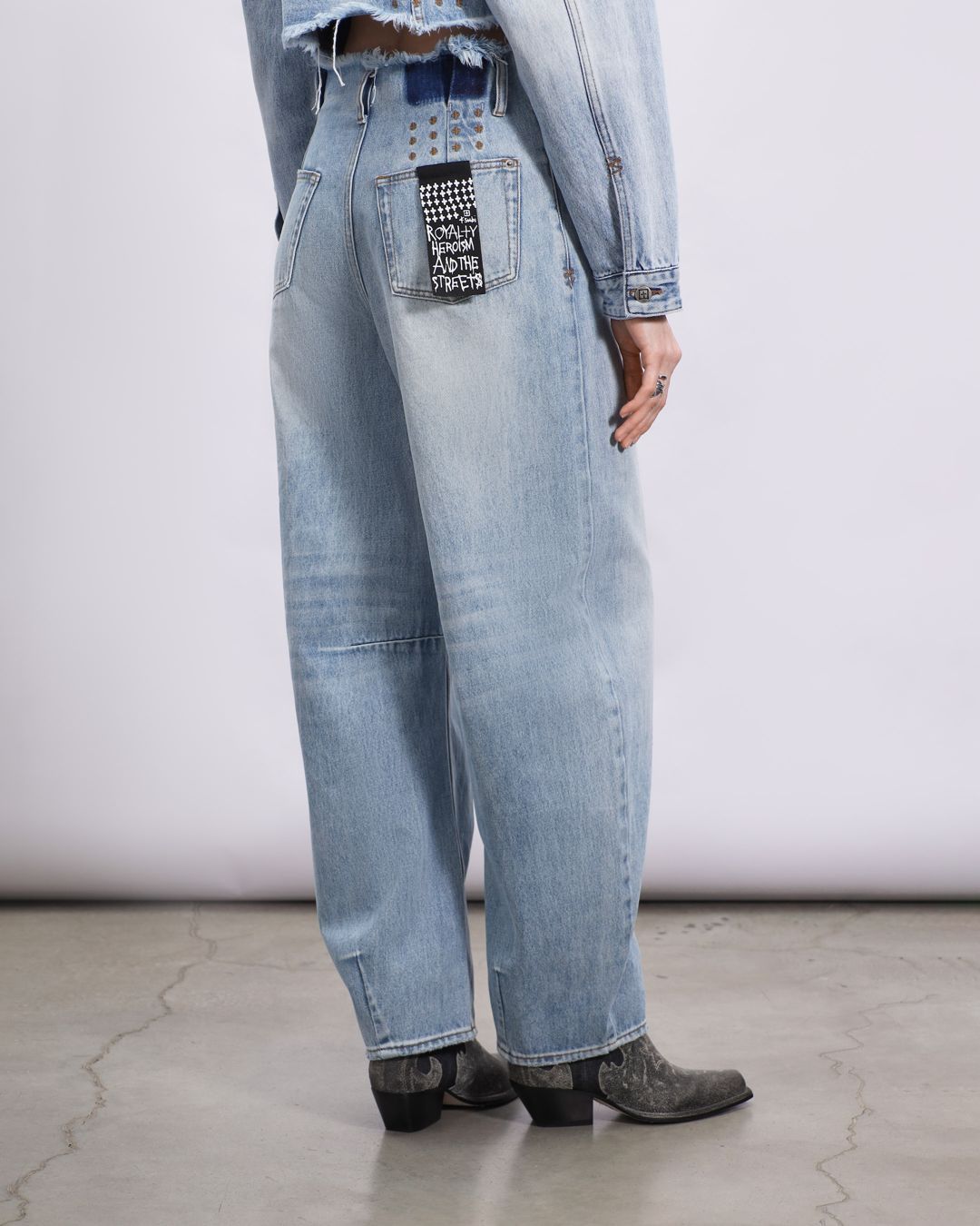 Купить Джинсы KSUBI