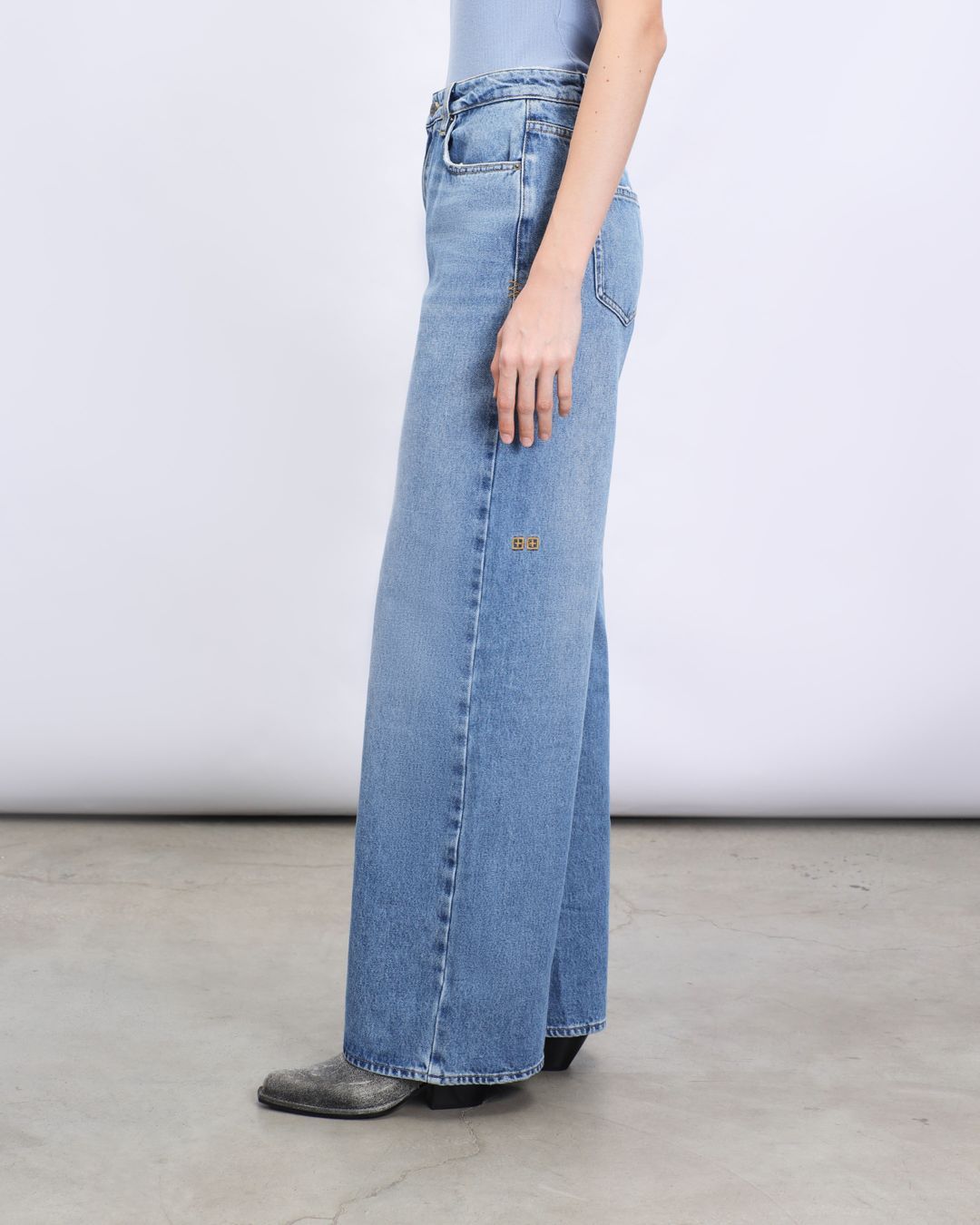 Купить Джинсы KSUBI