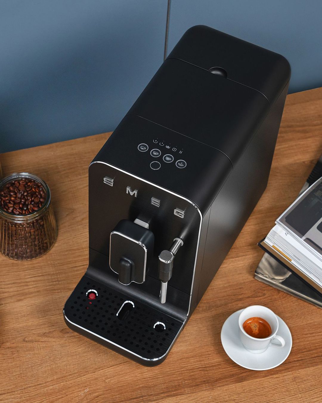 Купить Автоматическая кофемашина цвет чёрный матовый SMEG