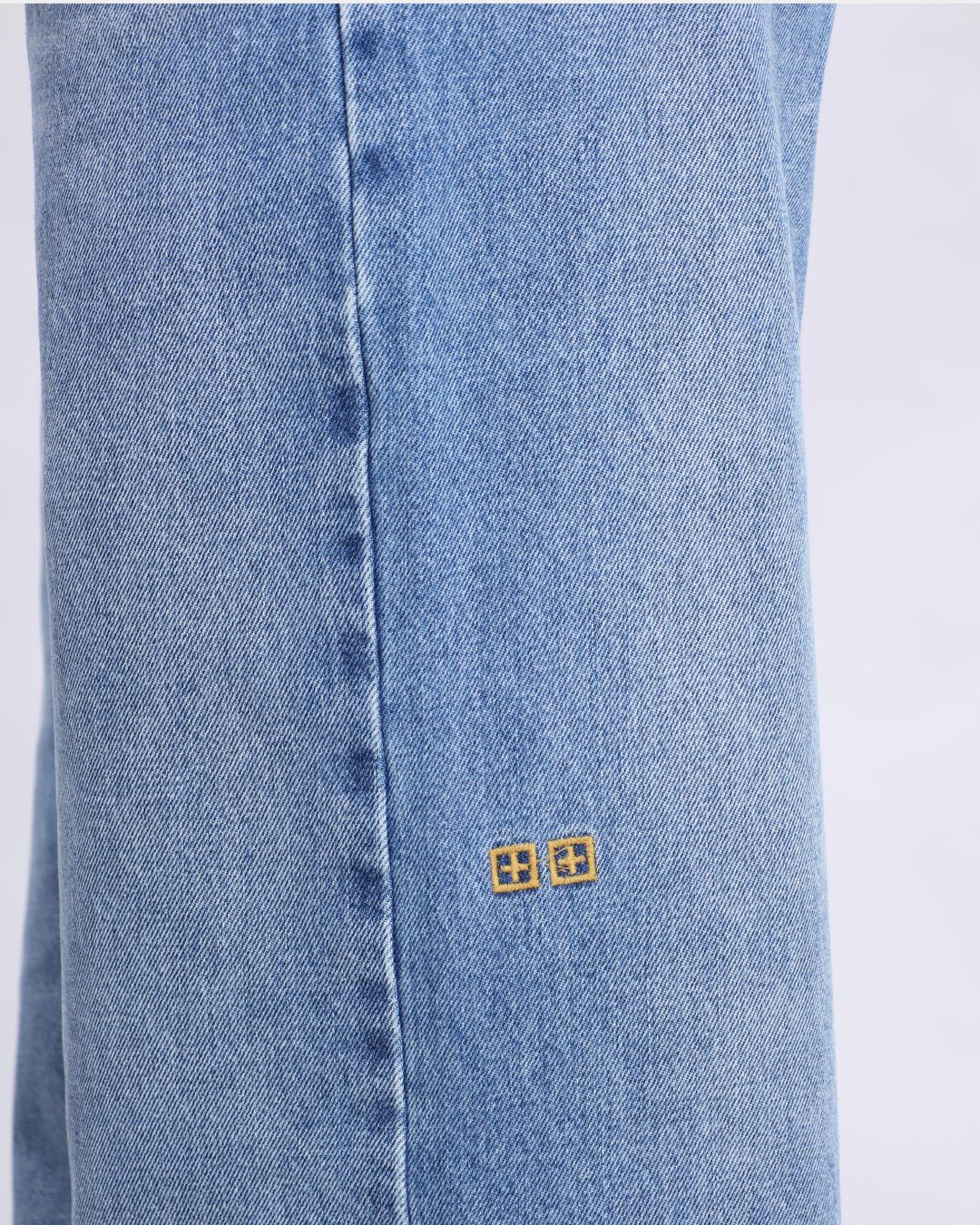 Купить Джинсы KSUBI