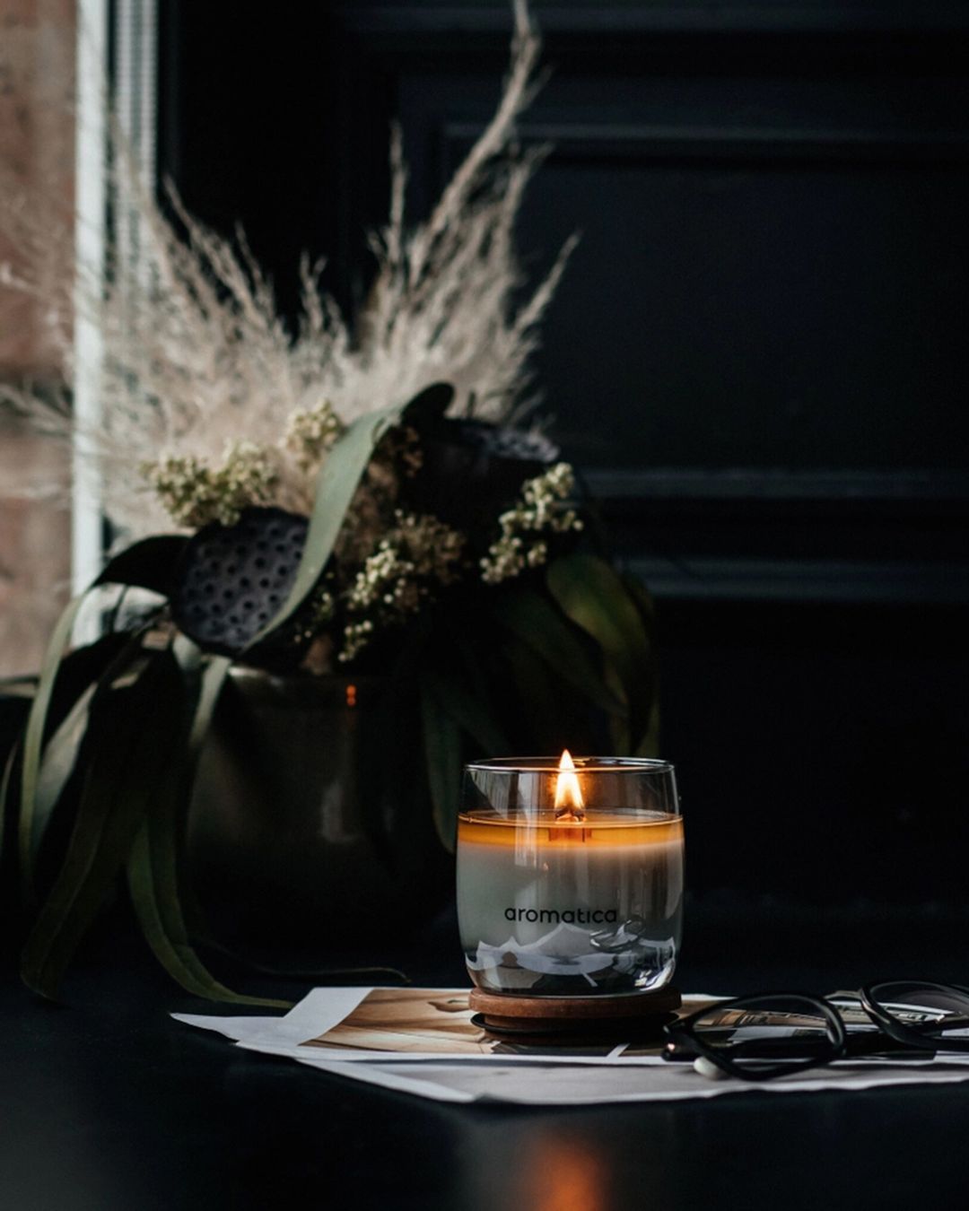 Купить Свеча с деревянным фитилем благородный уд AROMATICA