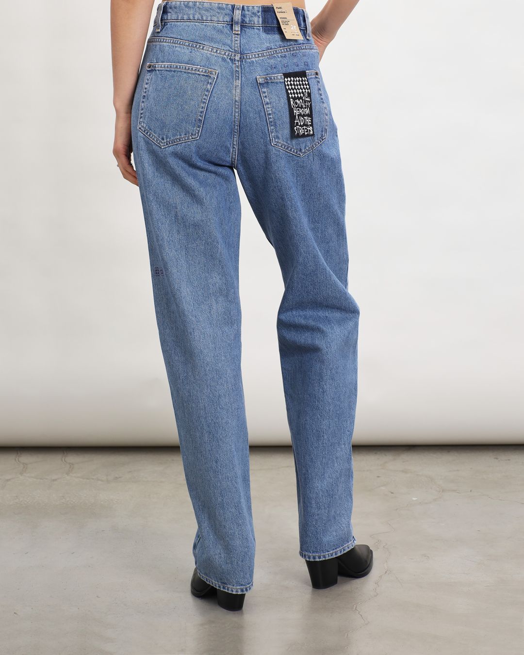 Купить Джинсы KSUBI