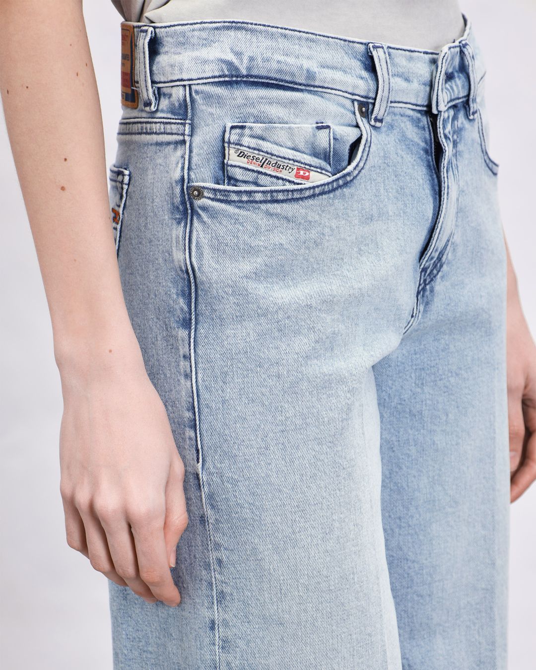 Купить Джинсы DIESEL