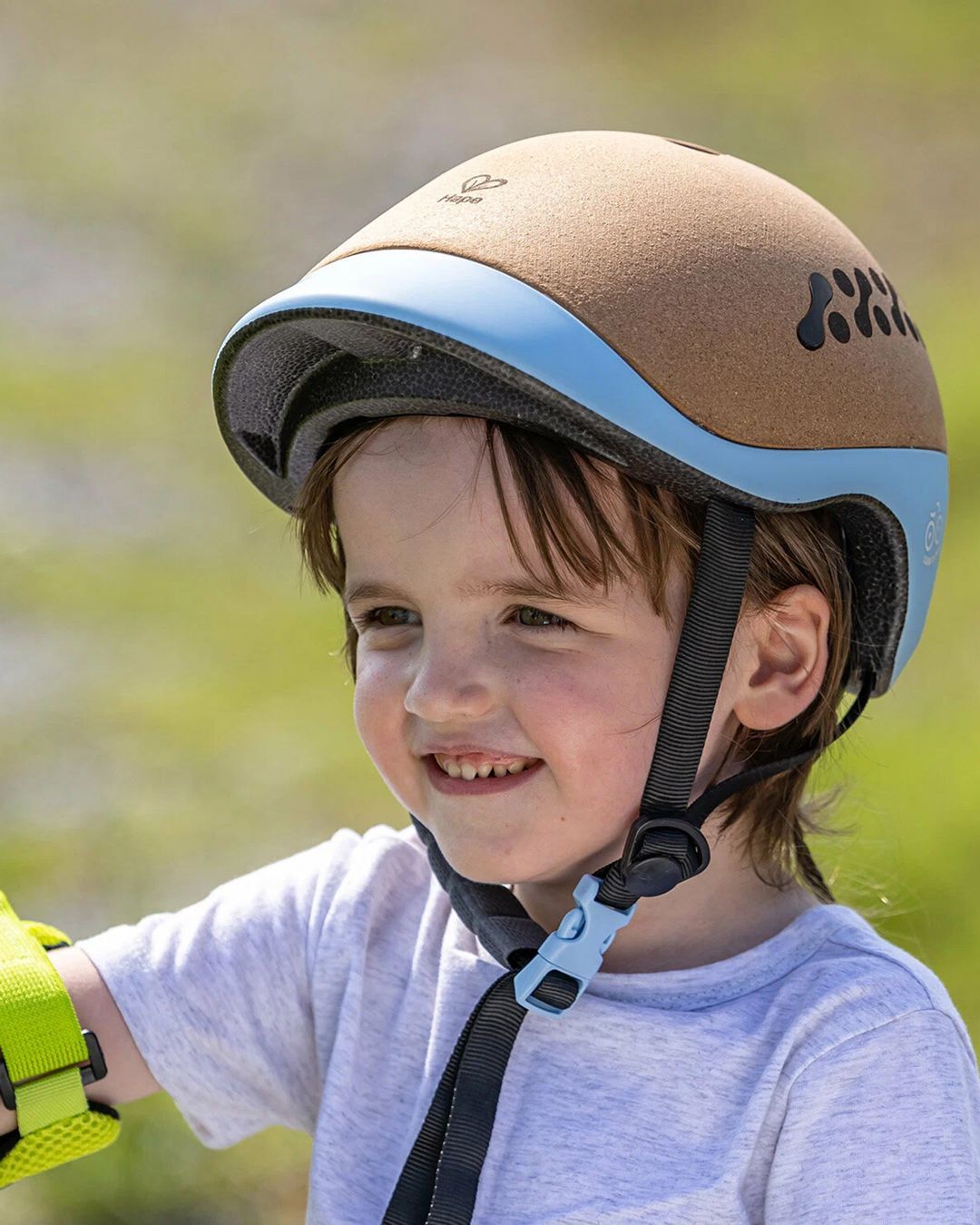 Купить Детский спортивный защитный шлем голубой HAPE