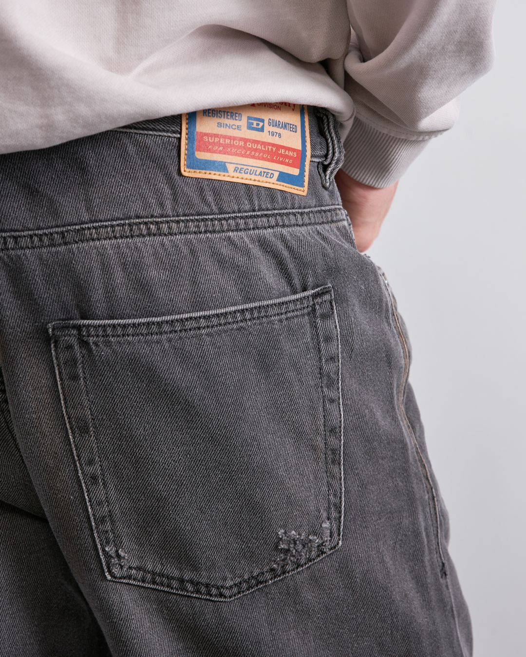 Купить Джинсы DIESEL