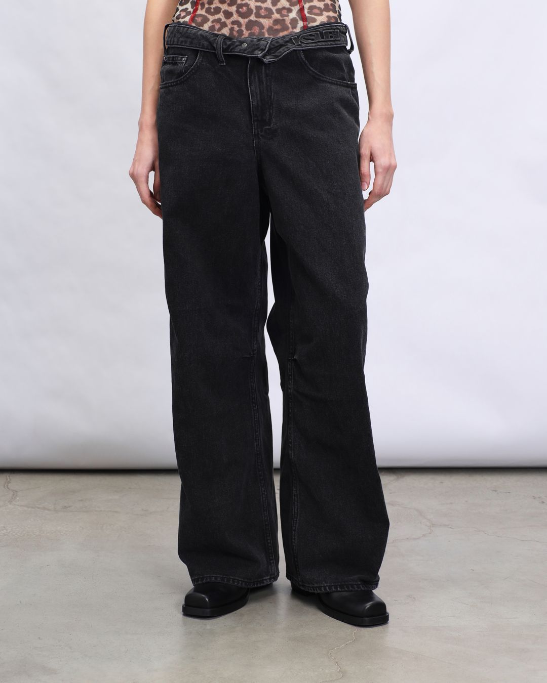 Купить Джинсы KSUBI