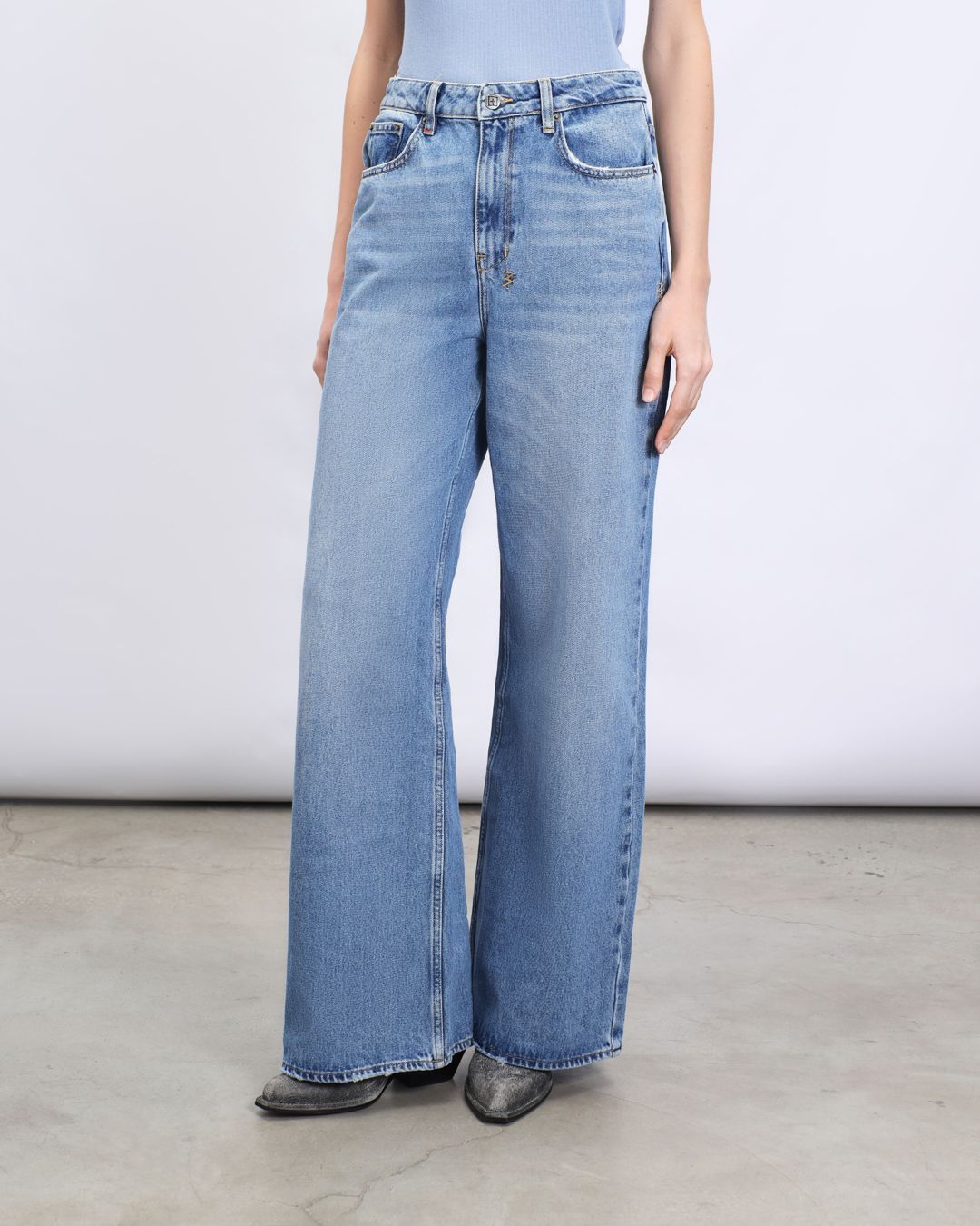 Купить Джинсы KSUBI