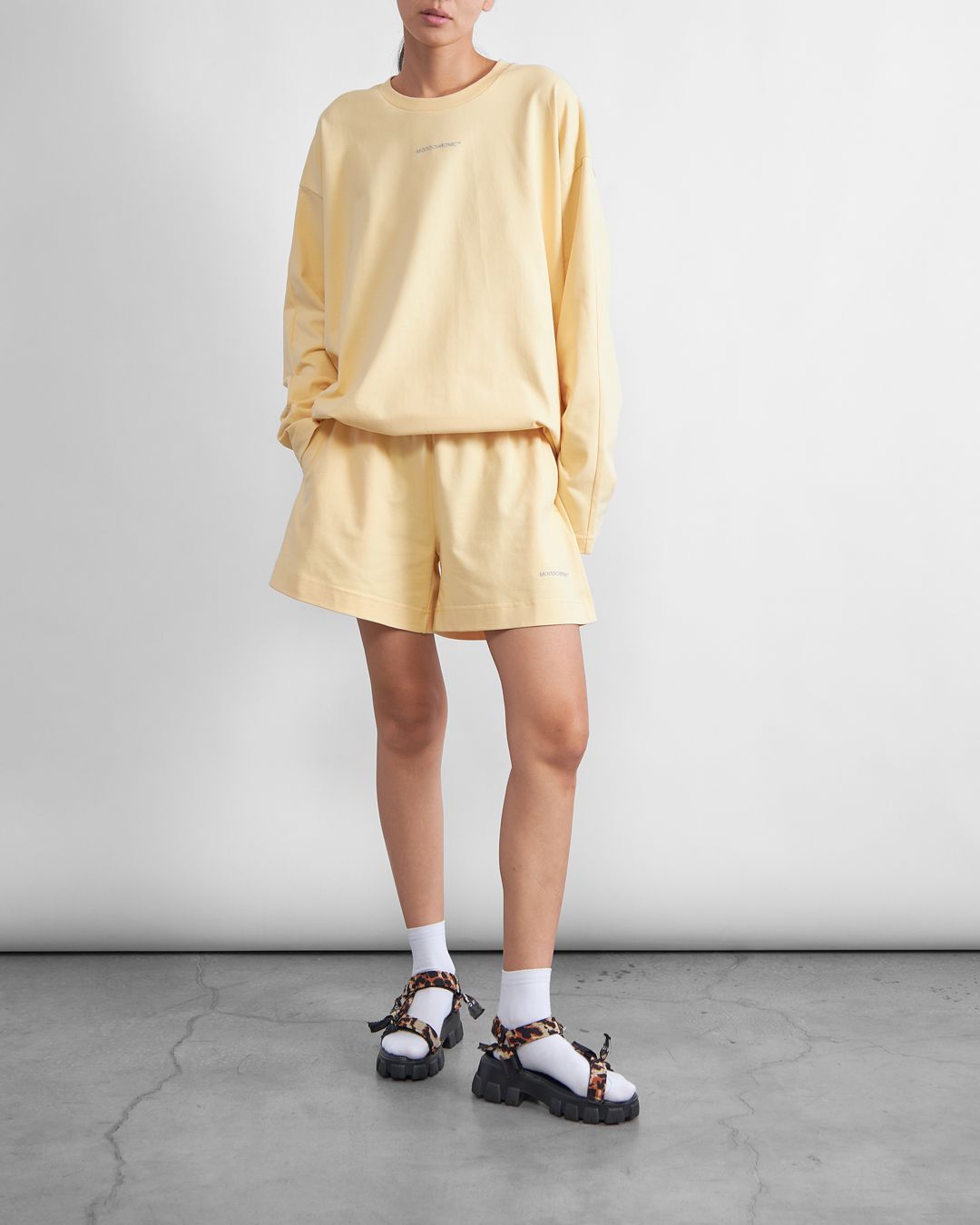 Купить Шорты MONOCHROME