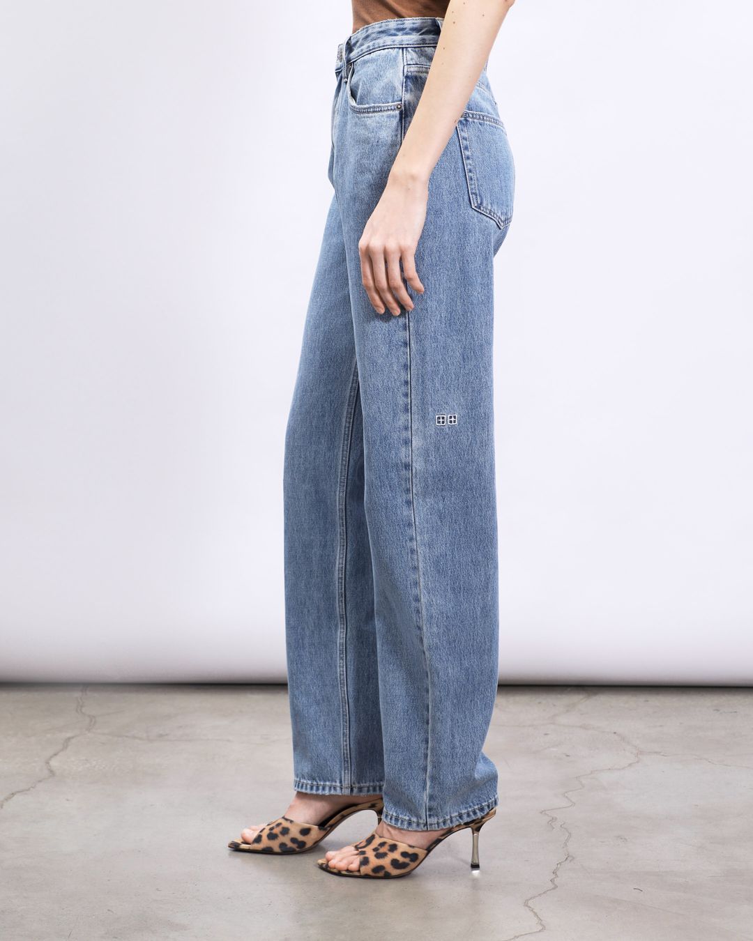 Купить Джинсы KSUBI