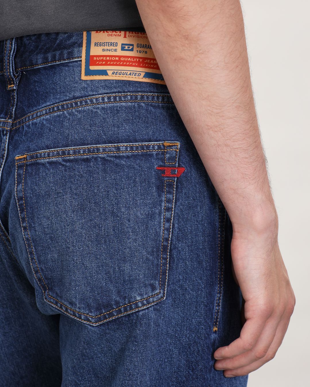 Купить Джинсы DIESEL